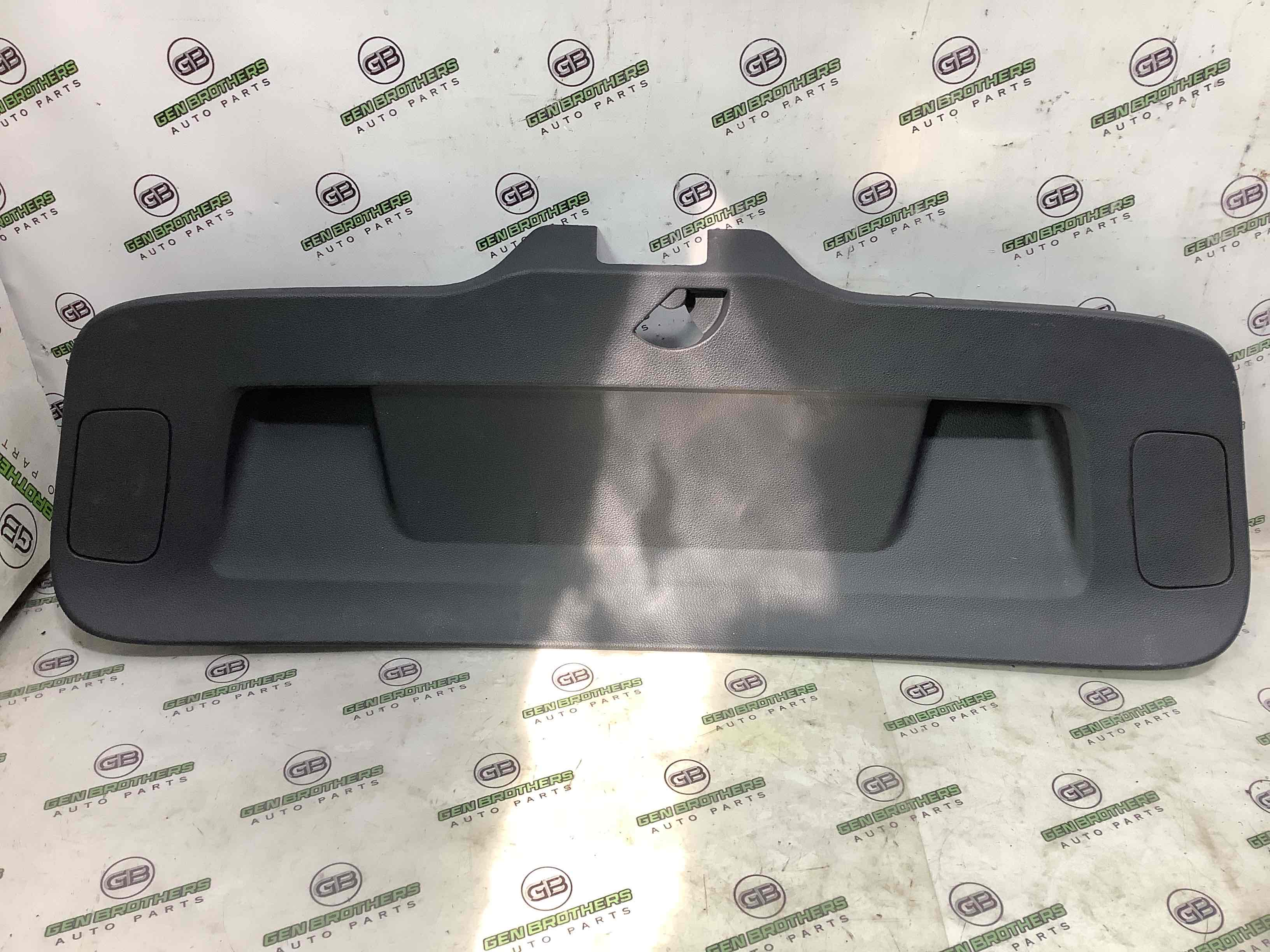 Обшивка кришки багажника