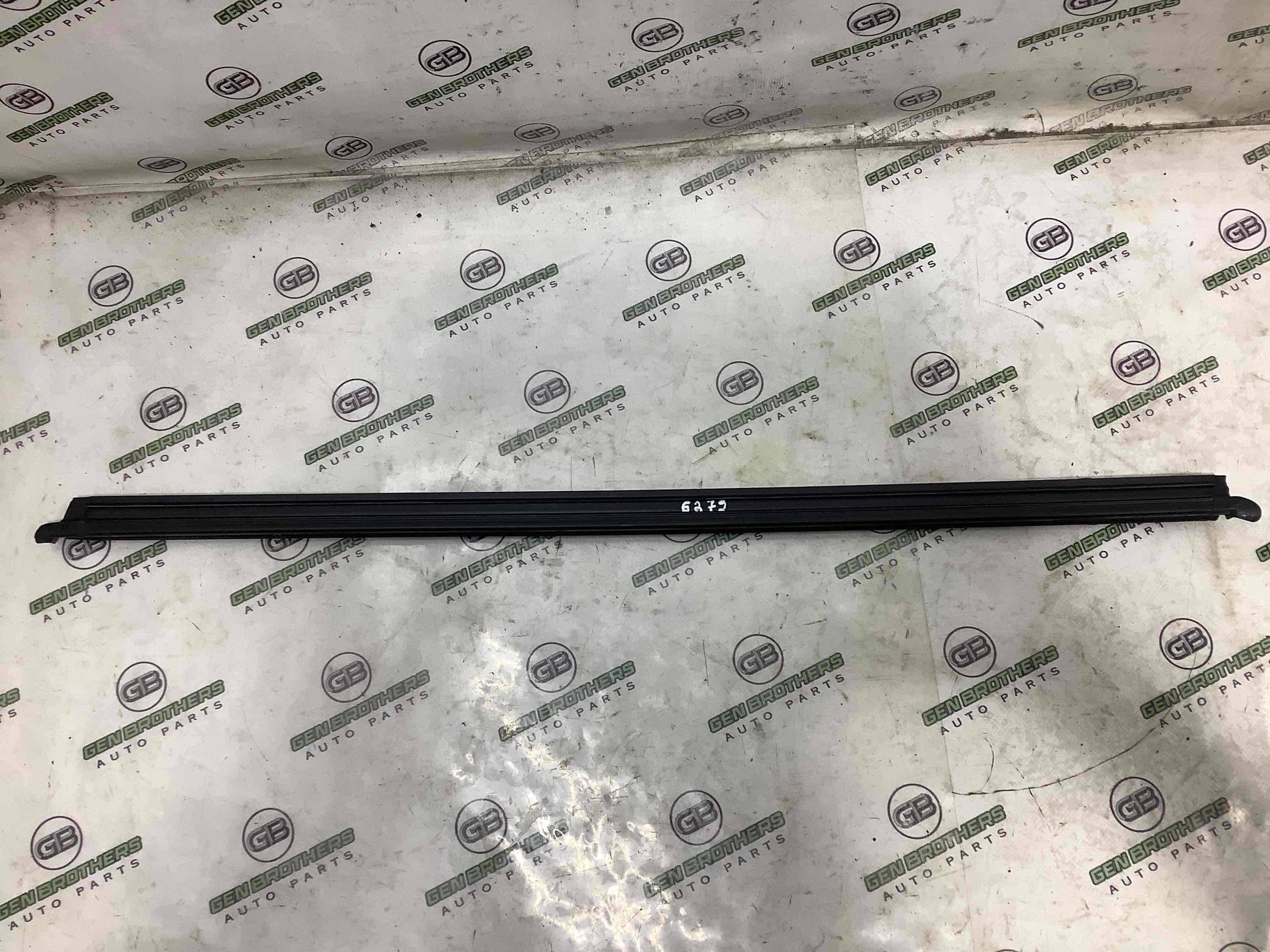 Ущільнювач скла, двері