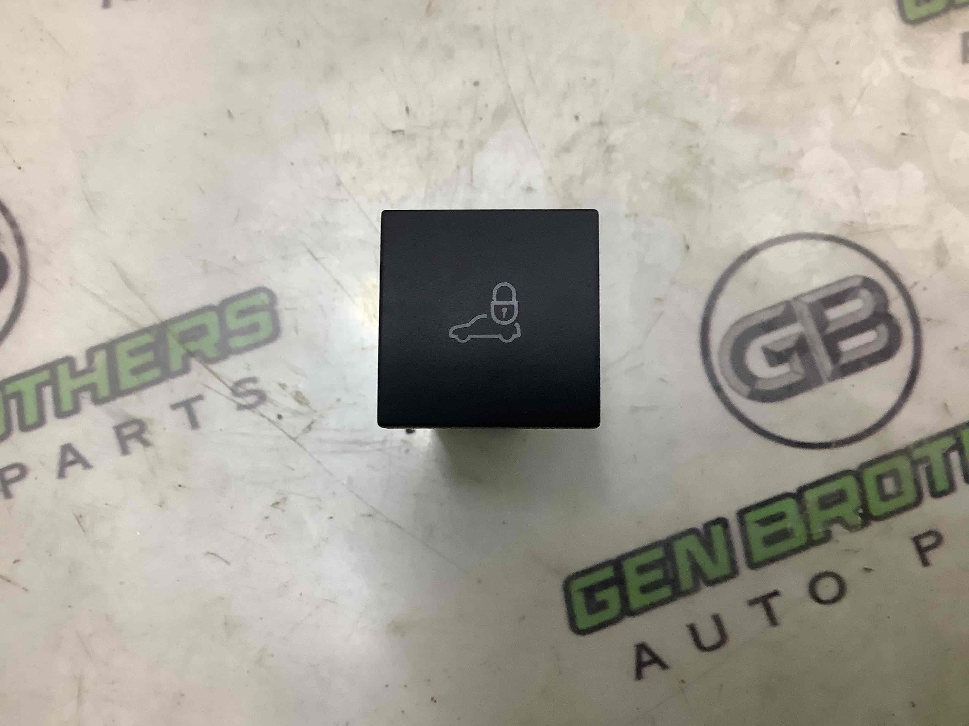 Кнопка відкриття багажника