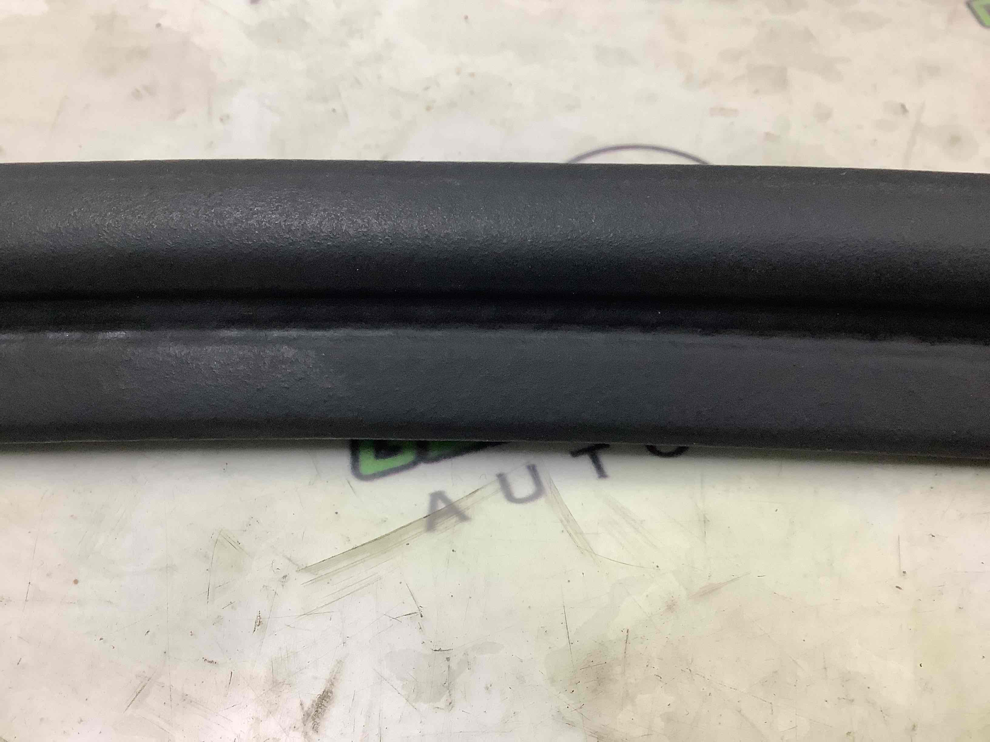 Ущільнювач капота, ізолятор, шуба