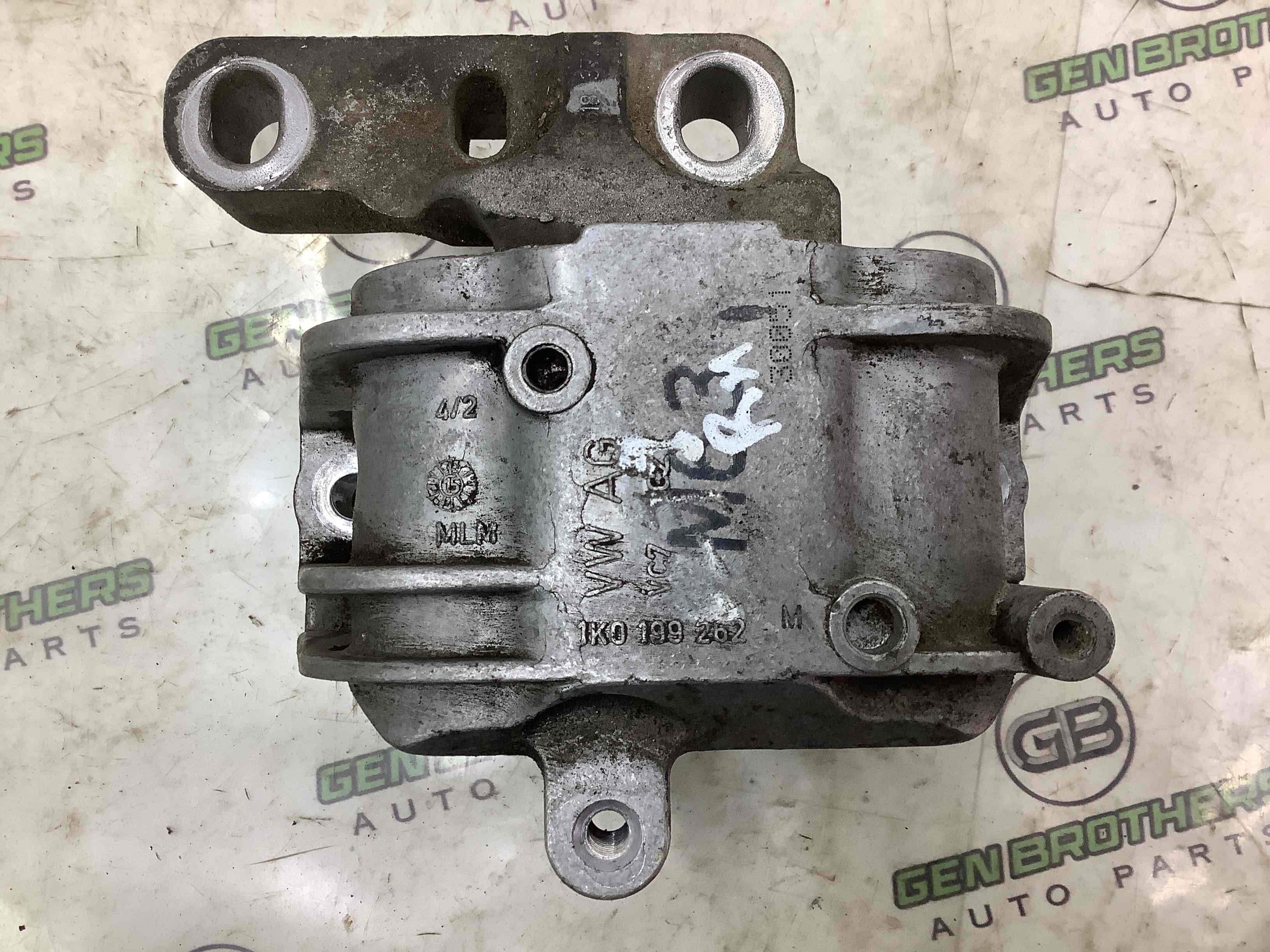 Подушка кріплення двигуна