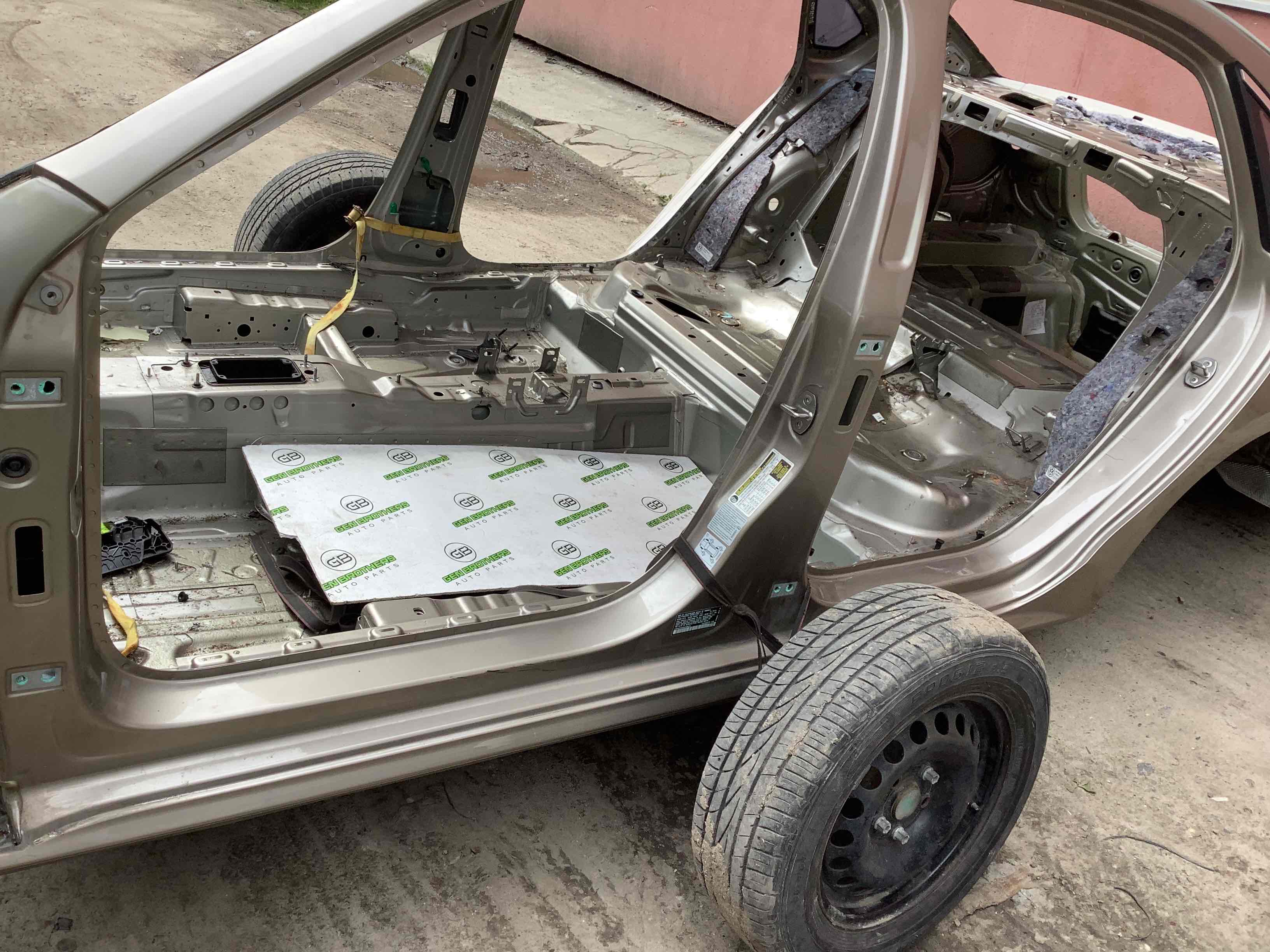 Стійки кузова та пороги