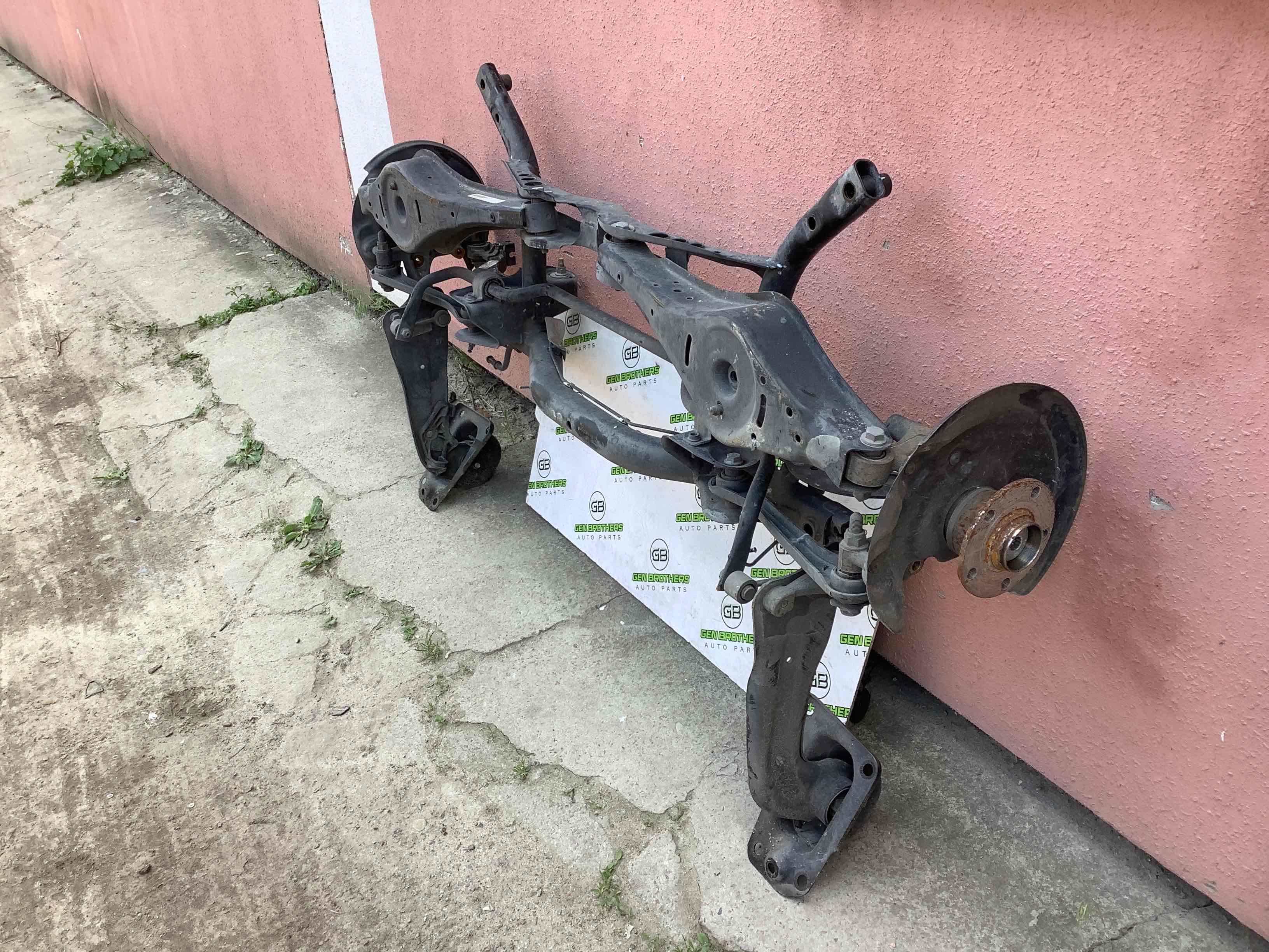 Балка підвіски задня підрамник