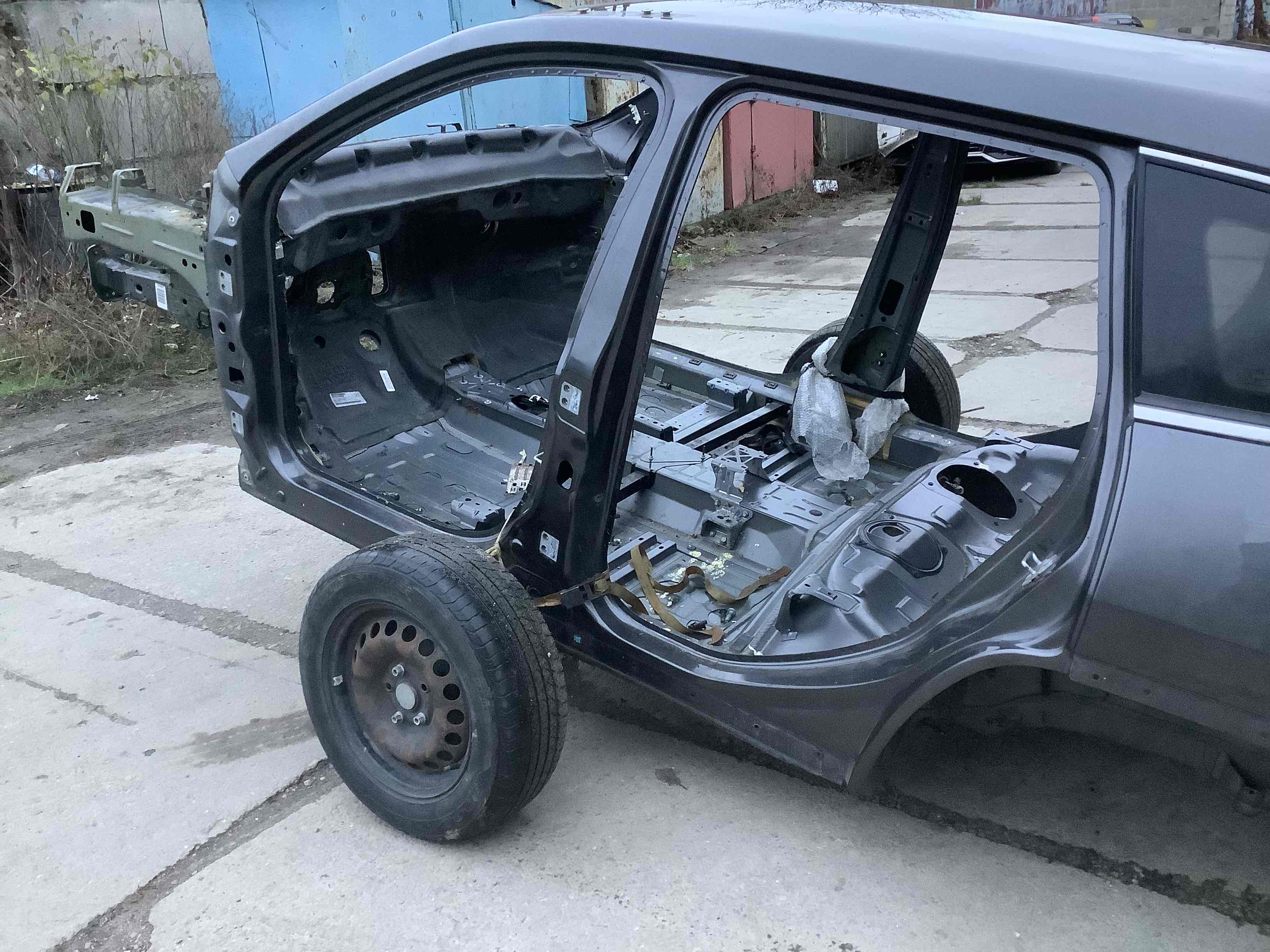 Стійки кузова та пороги