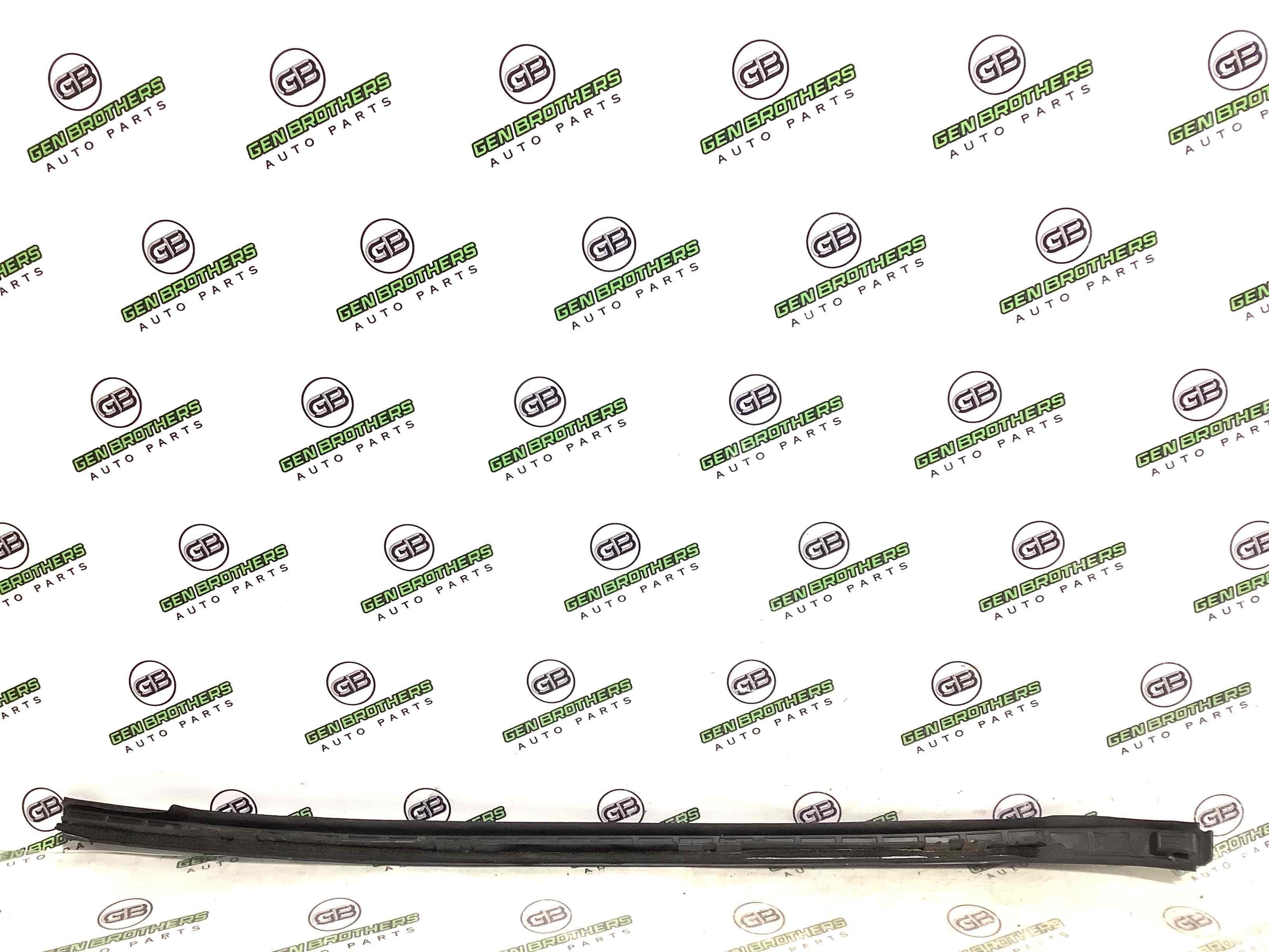 Молдинг лобового скла