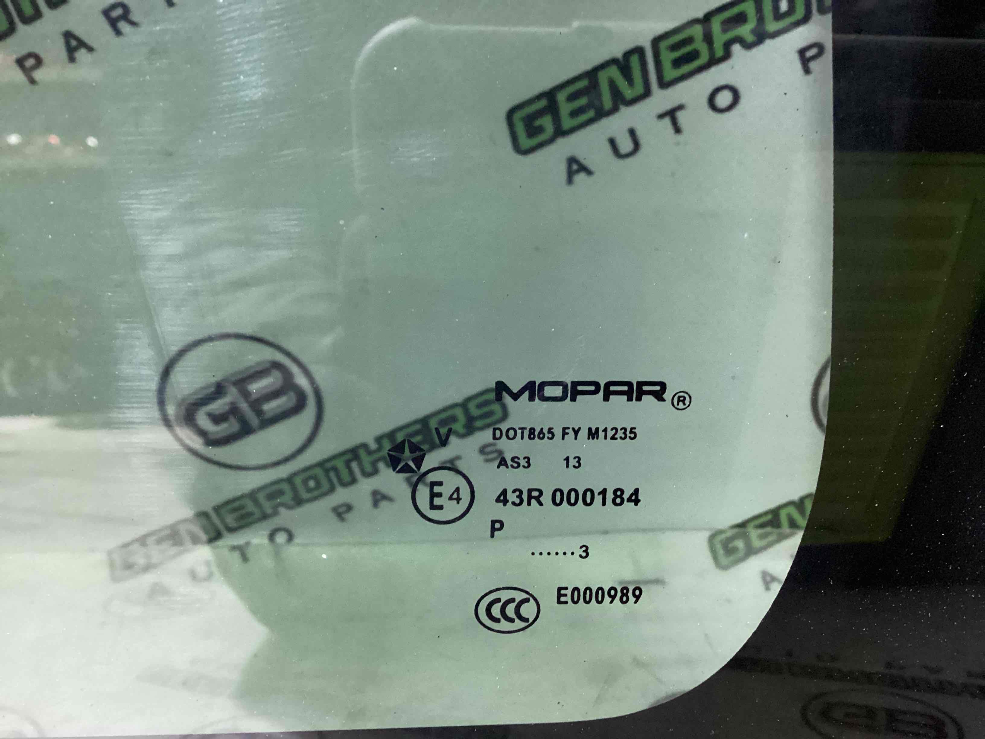 Скло кузовне бічне ліве