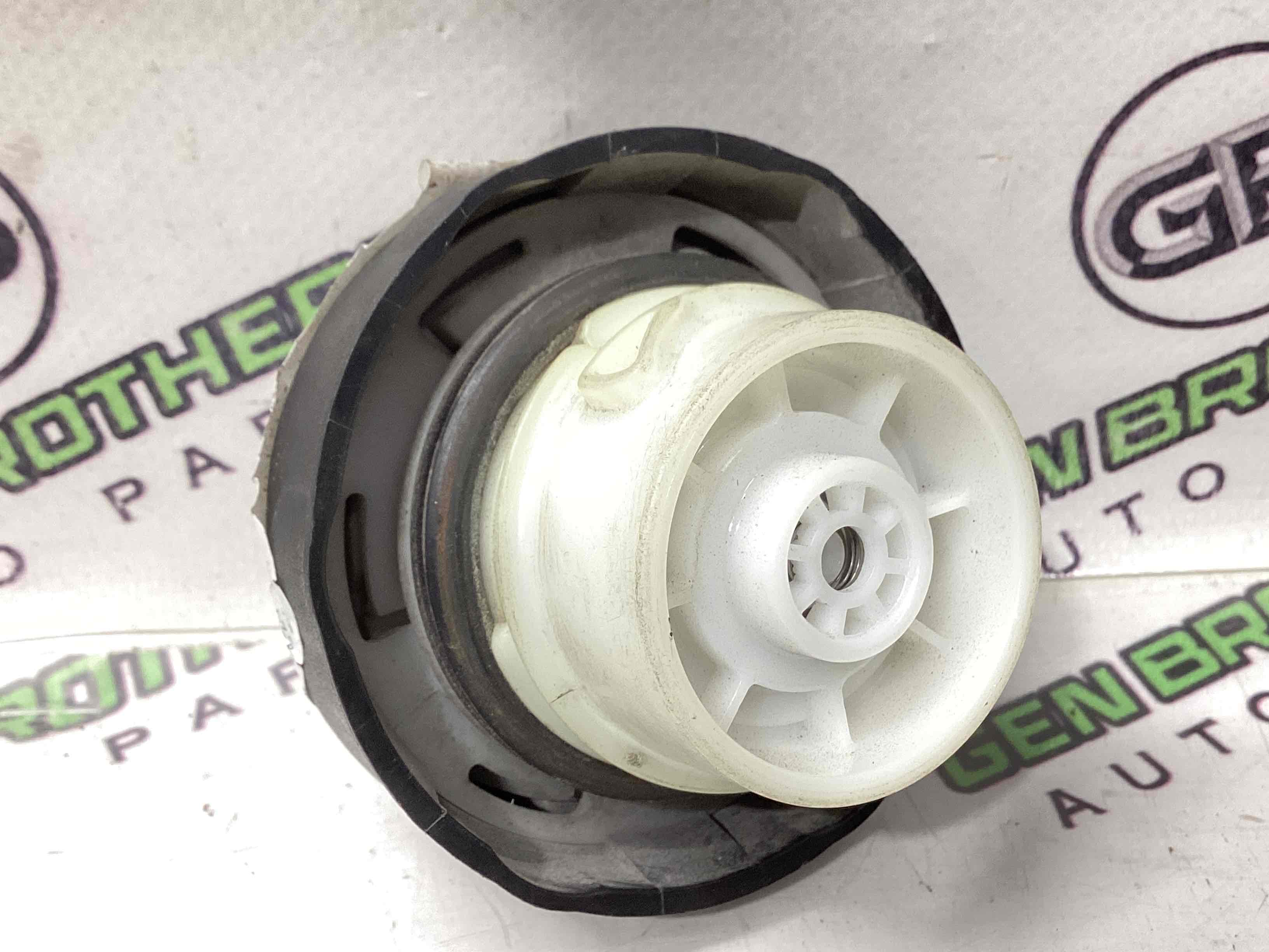 Корок бака, кришка заливної горловини, дотяжка