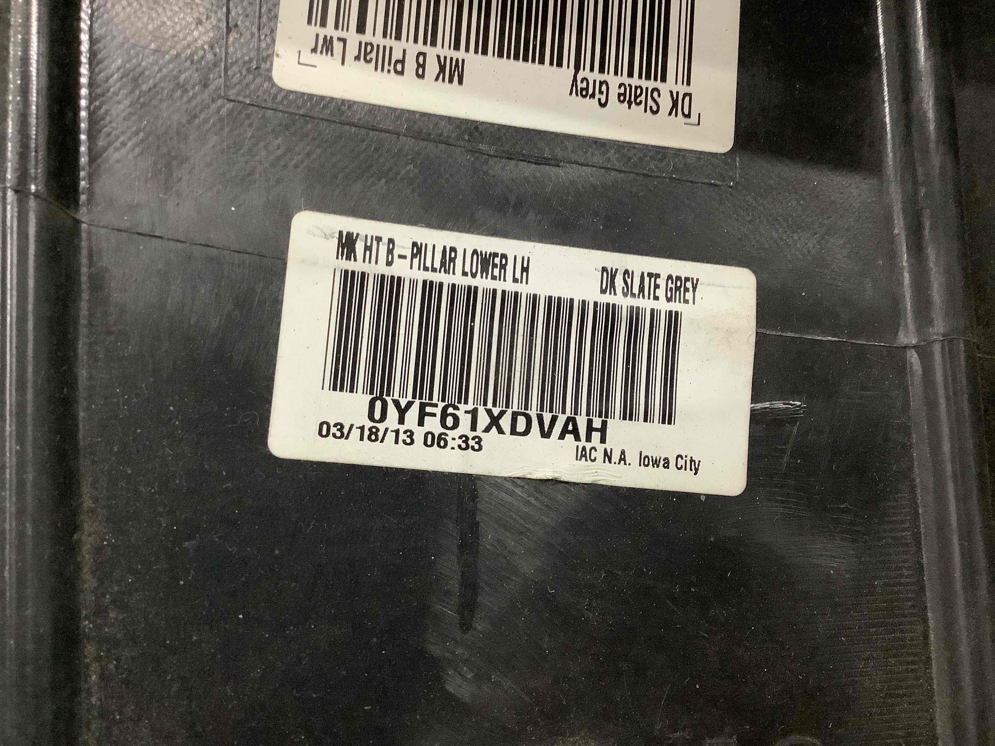 Обшивка центральної стійки ліва