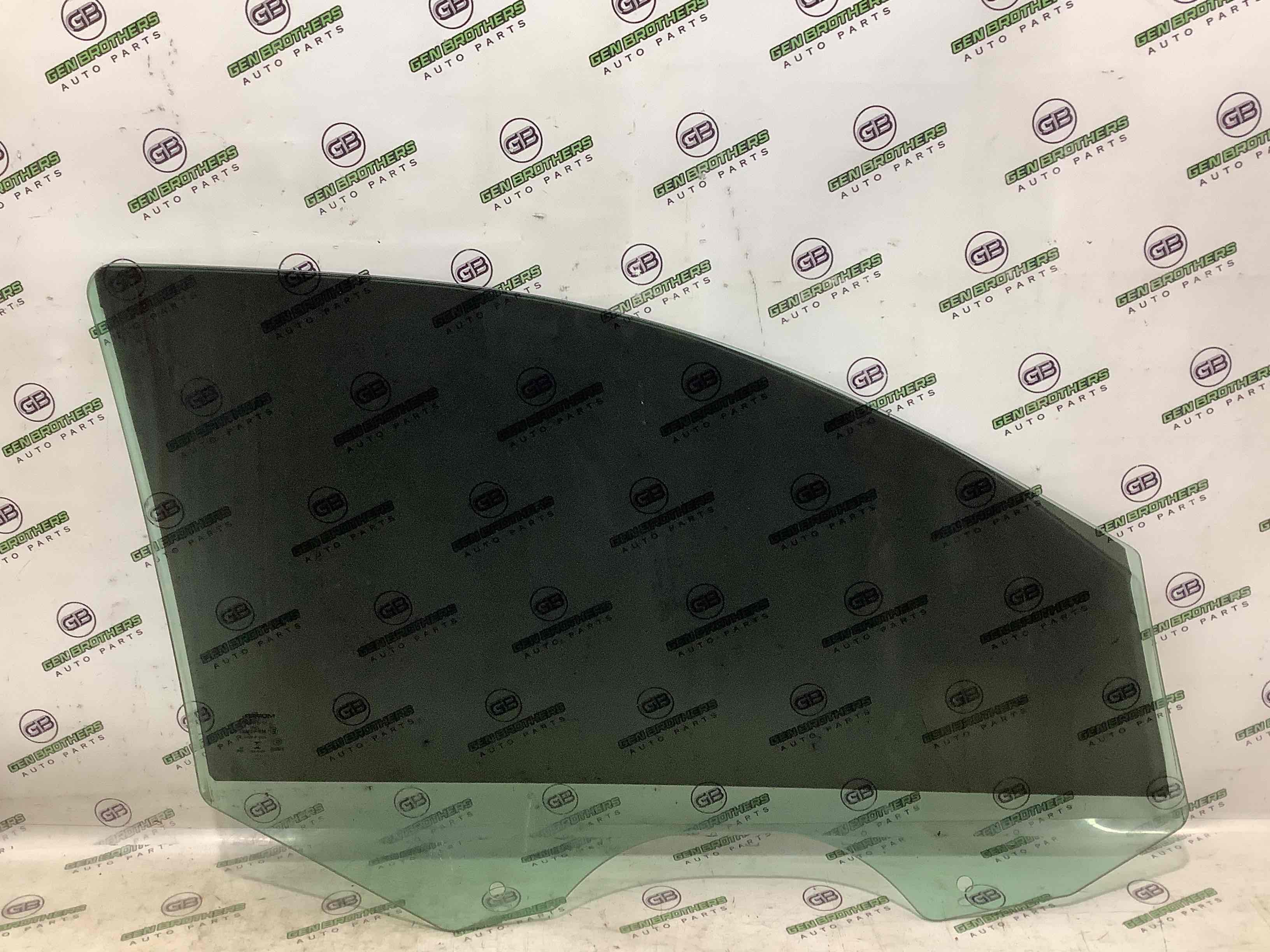 Стекло переднее левое