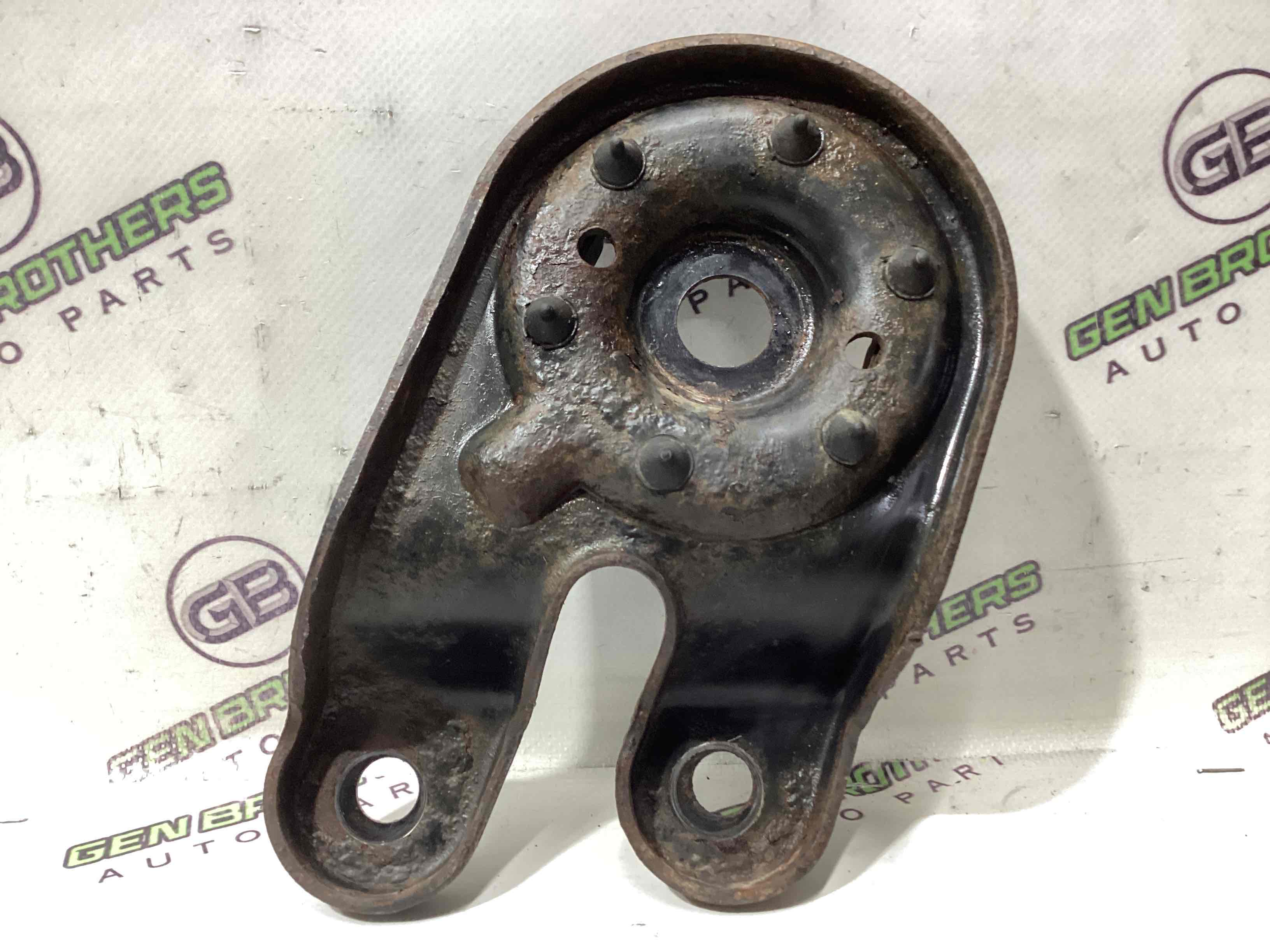 Кронштейн переднего подрамника