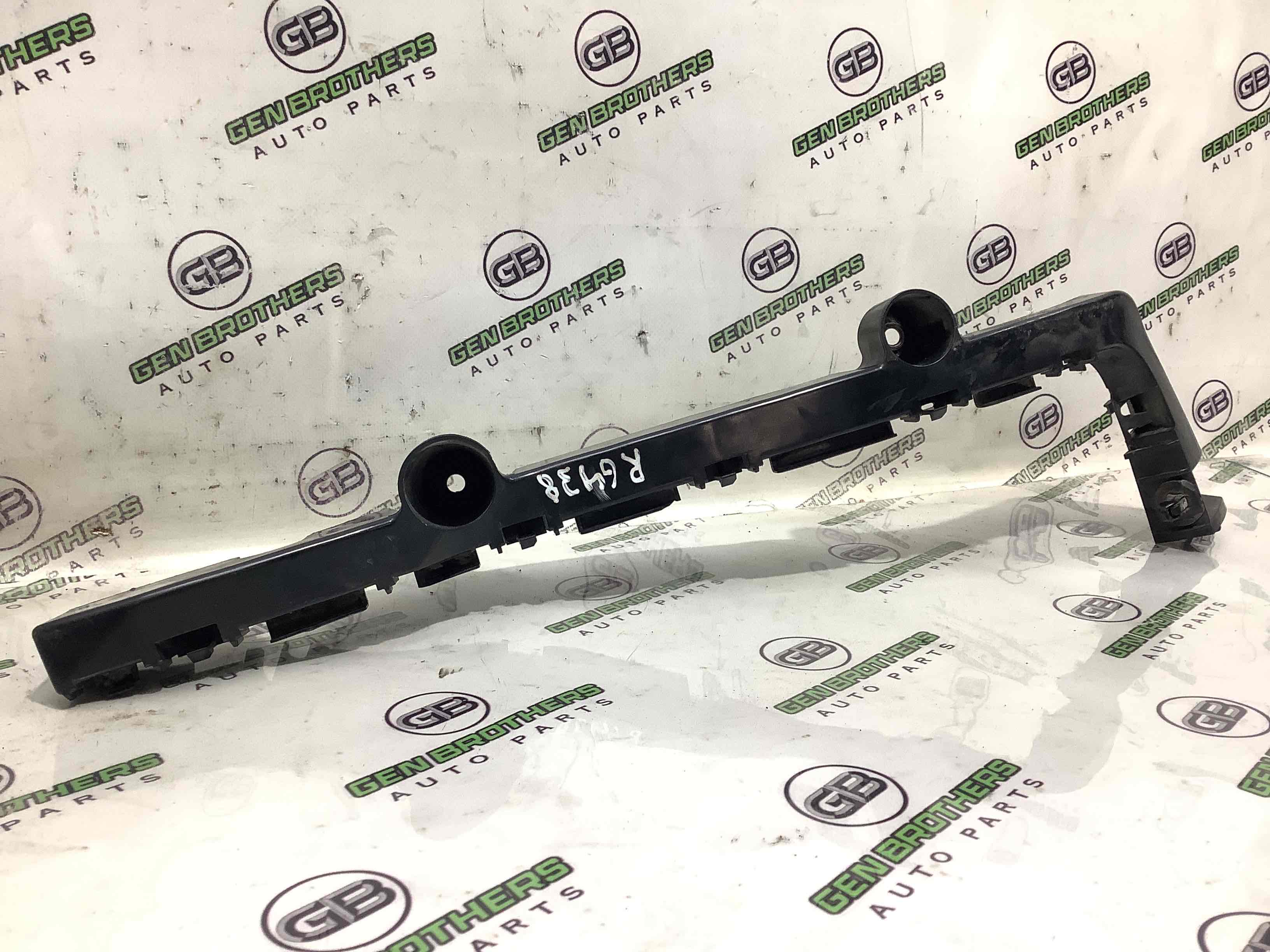 Крепление заднего бампера правое