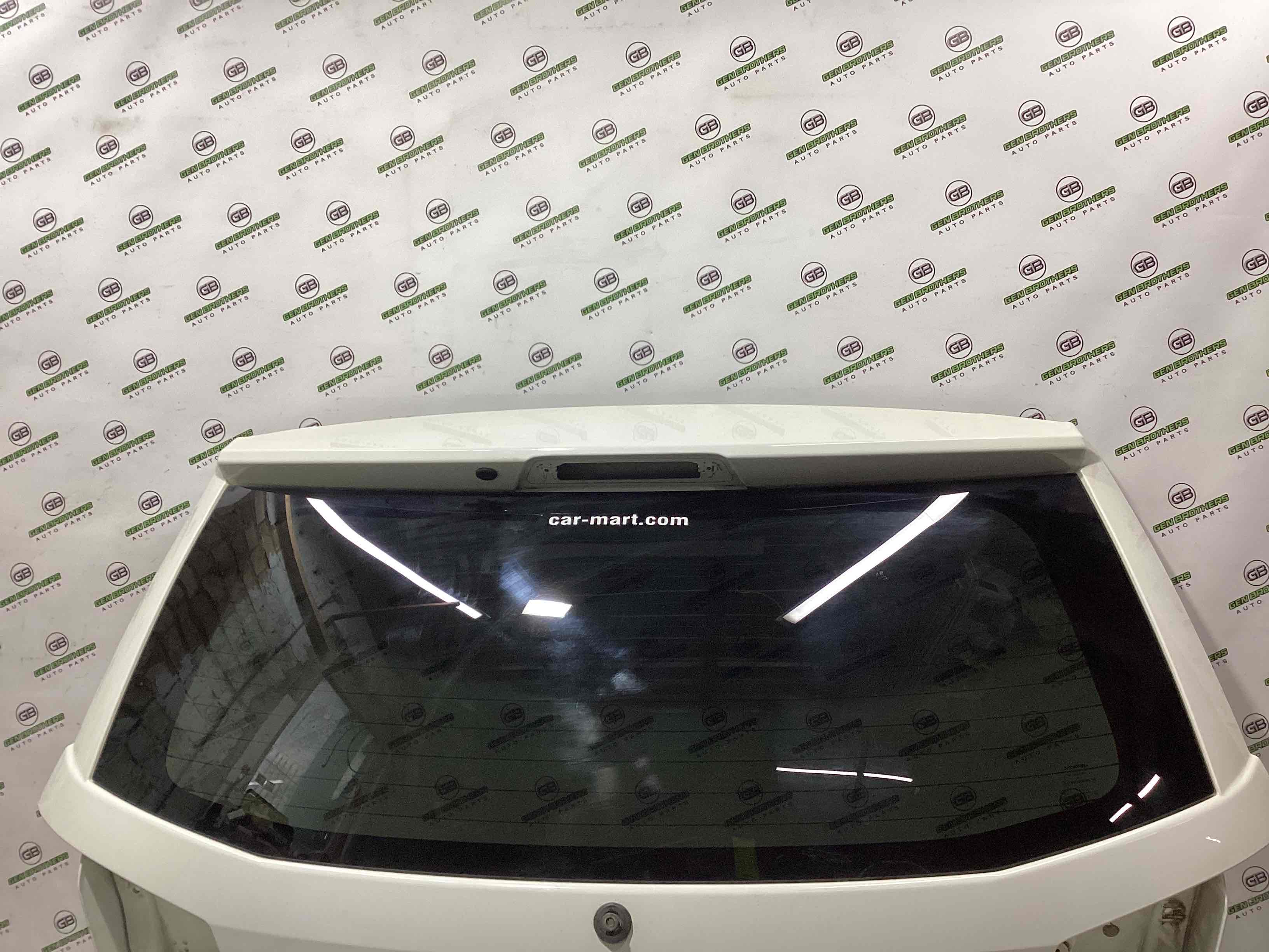 Стекло заднее, стекло крышки багажника