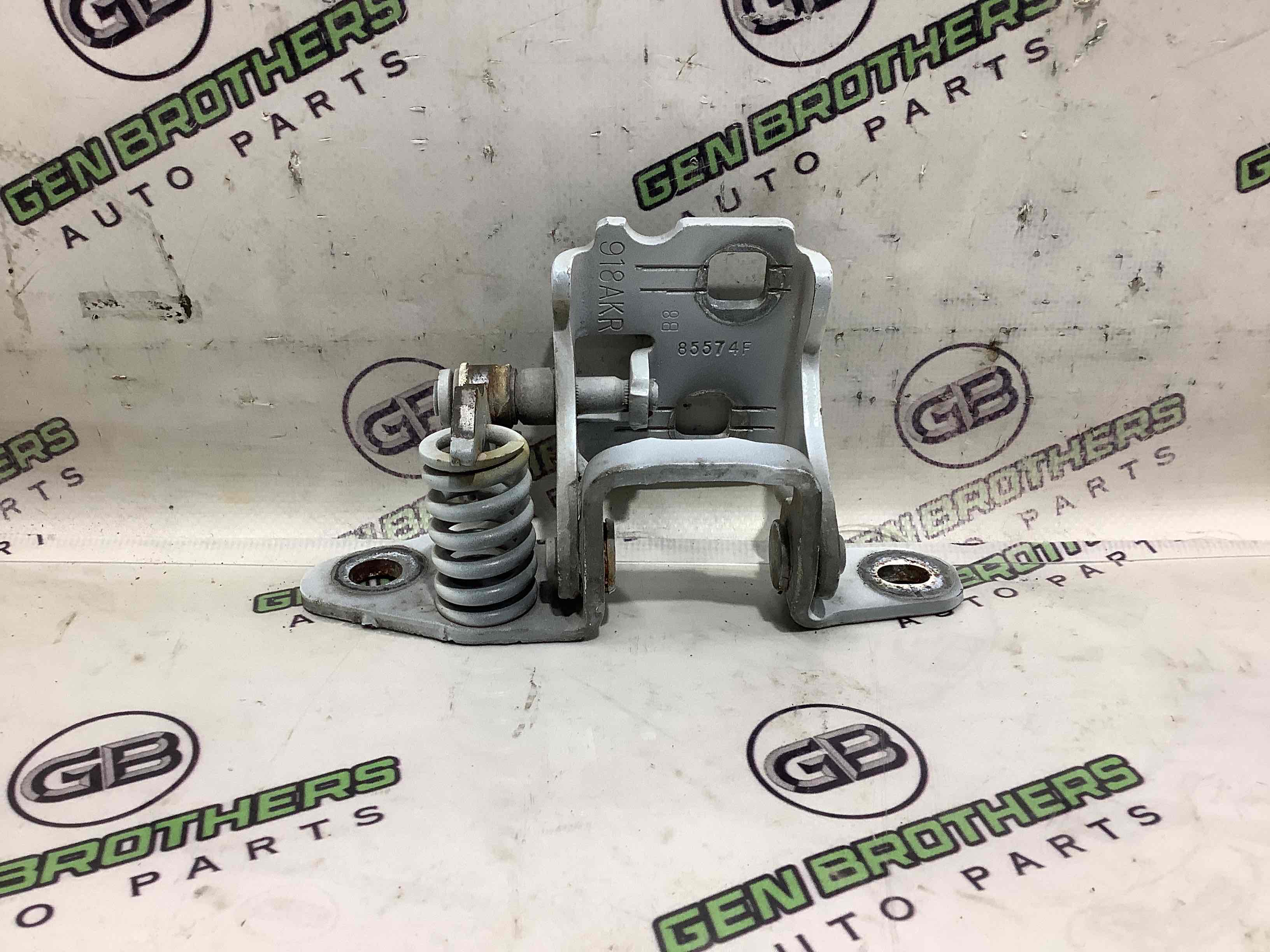 Петля двери, замок двери