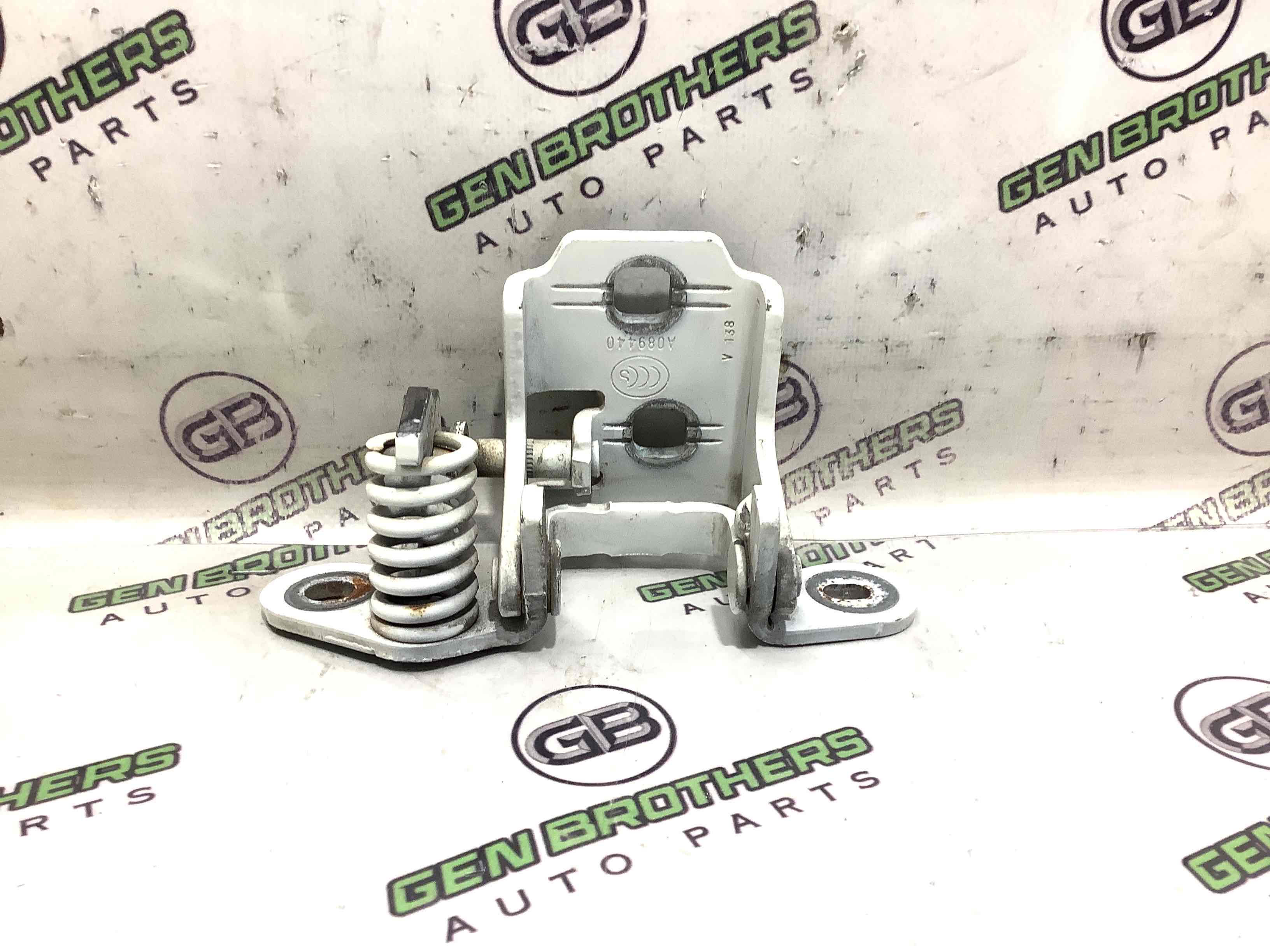 Петля двери, замок двери