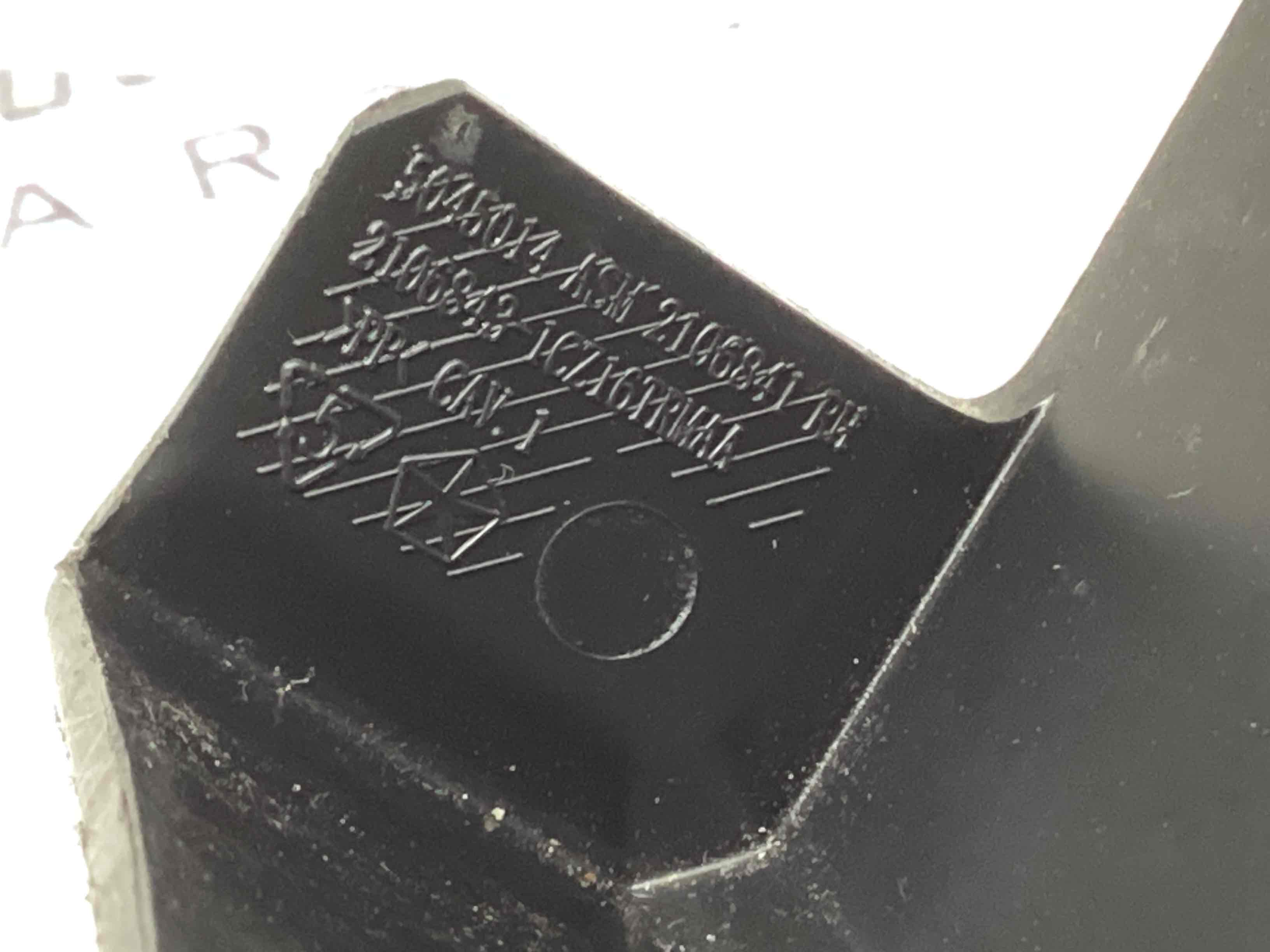 Пластиковые элементы салона