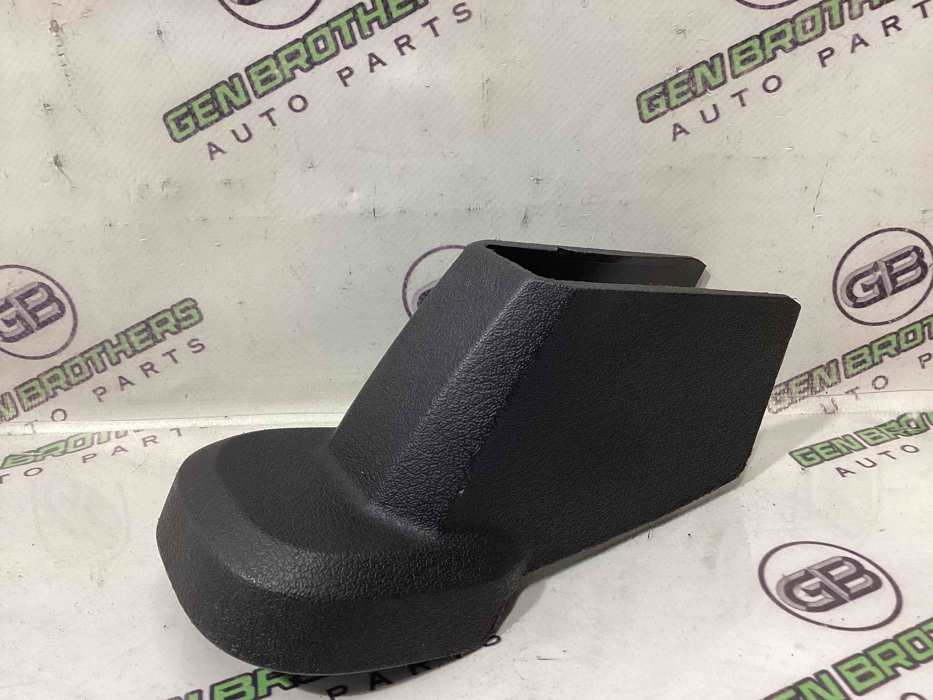 Пластиковые элементы салона