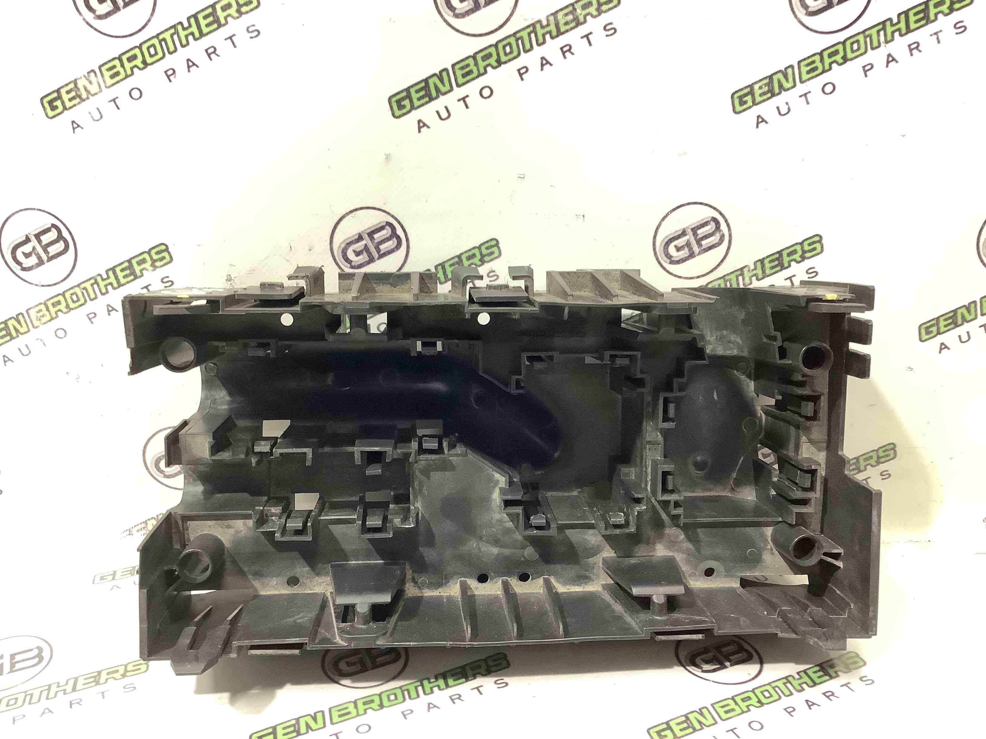 Крышка корпус блока предохранителей