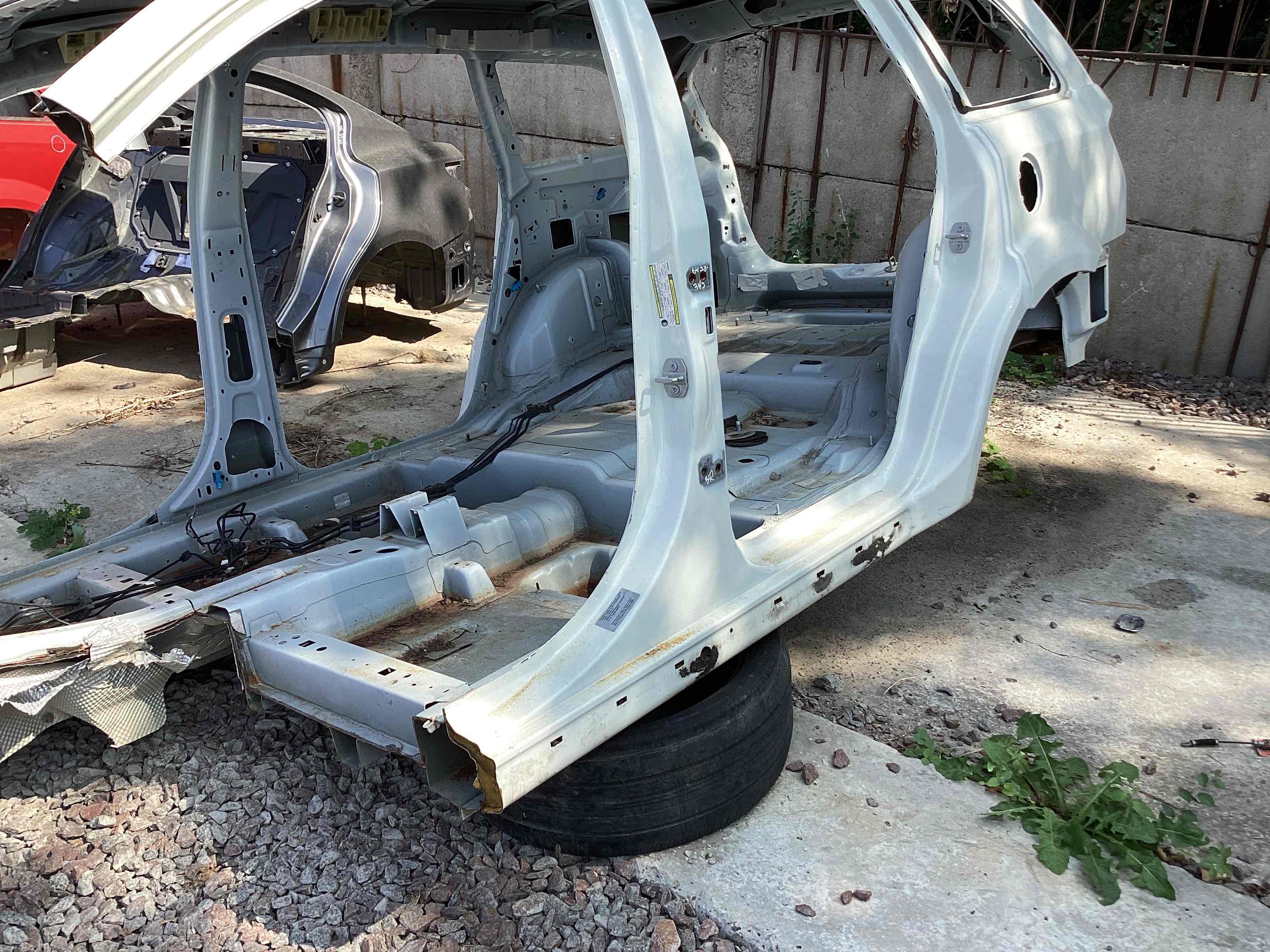 Стойки кузова и пороги