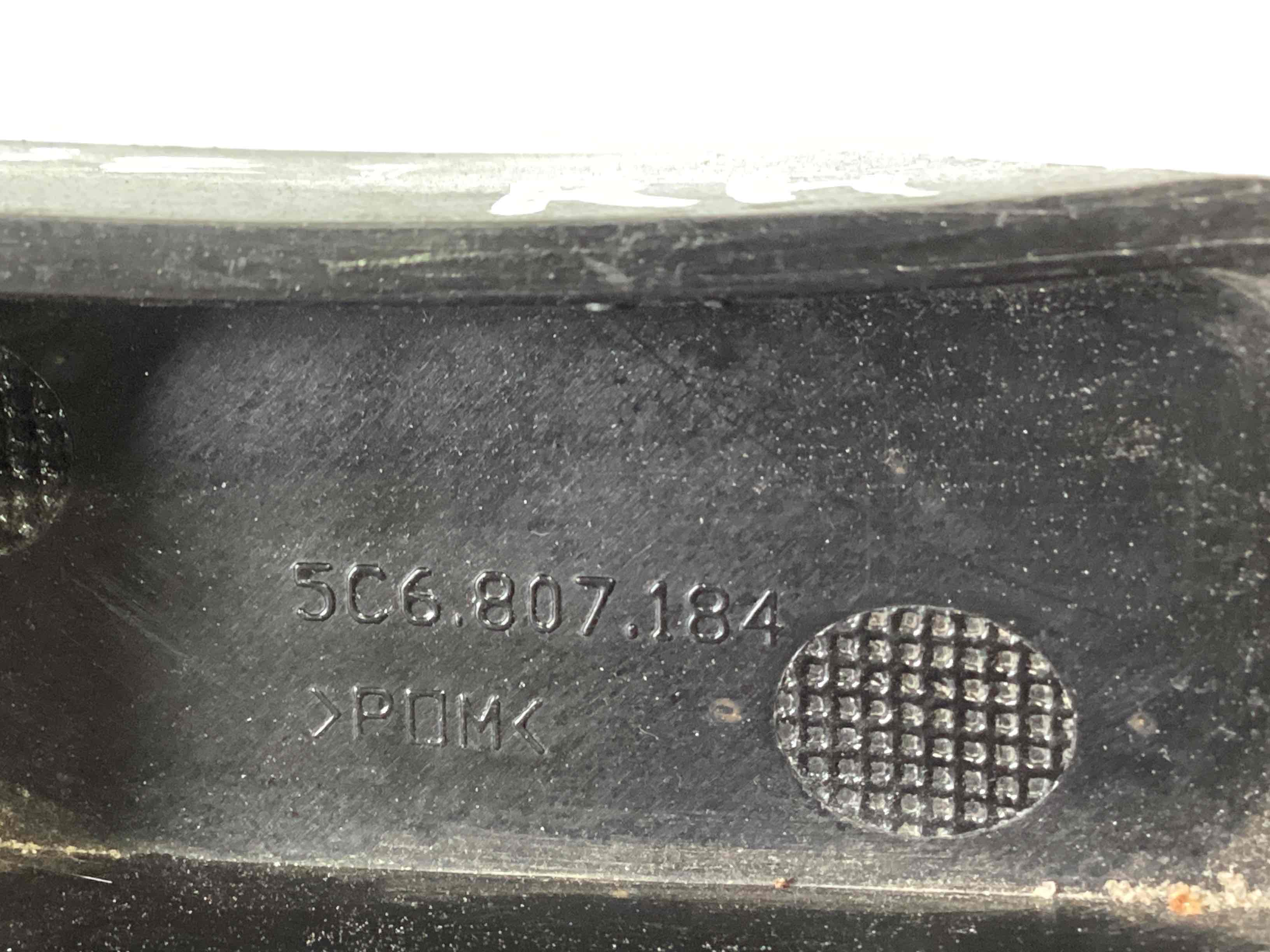 Кріплення переднього бампера праве