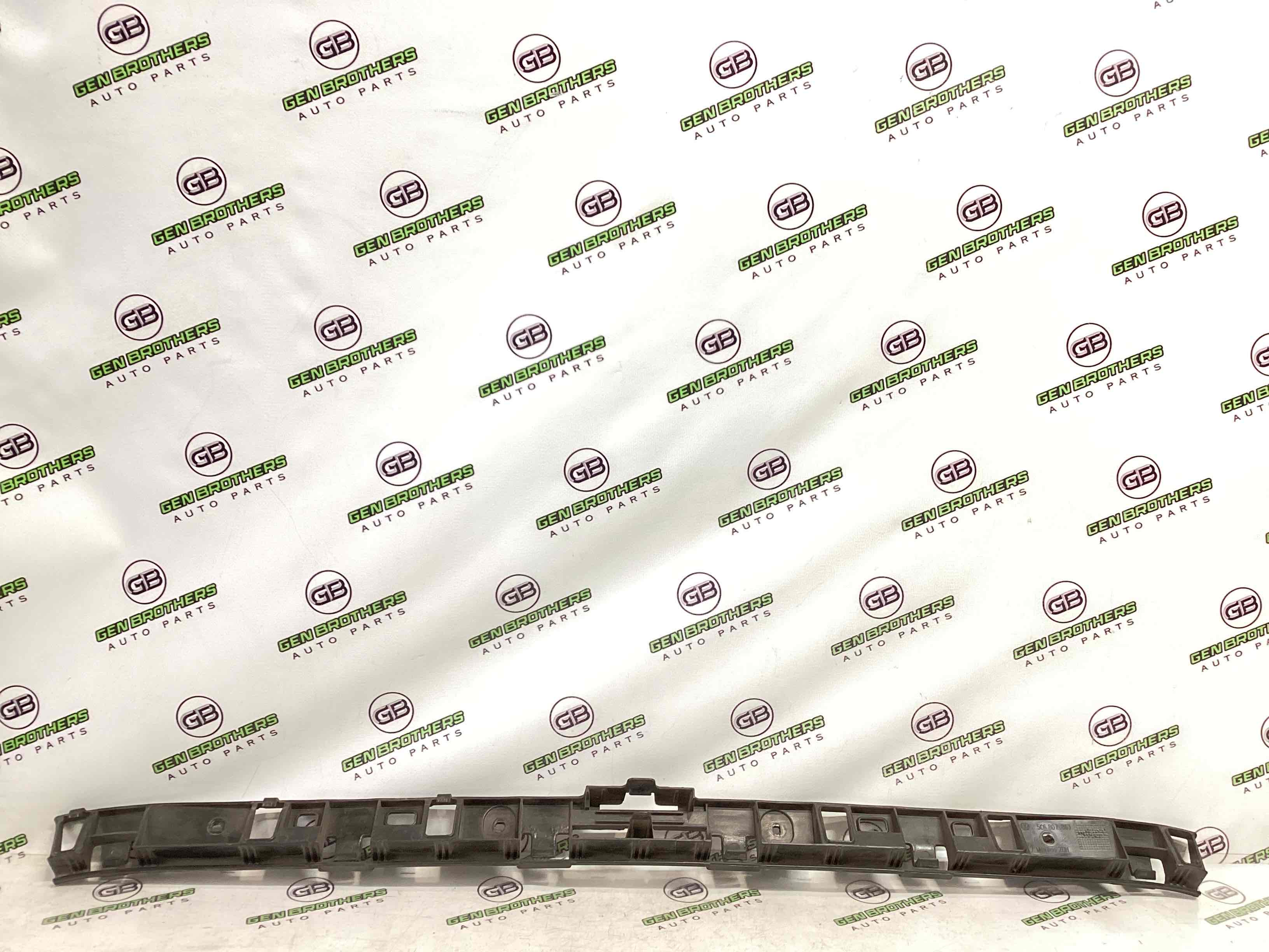 Кріплення заднього бампера центральне