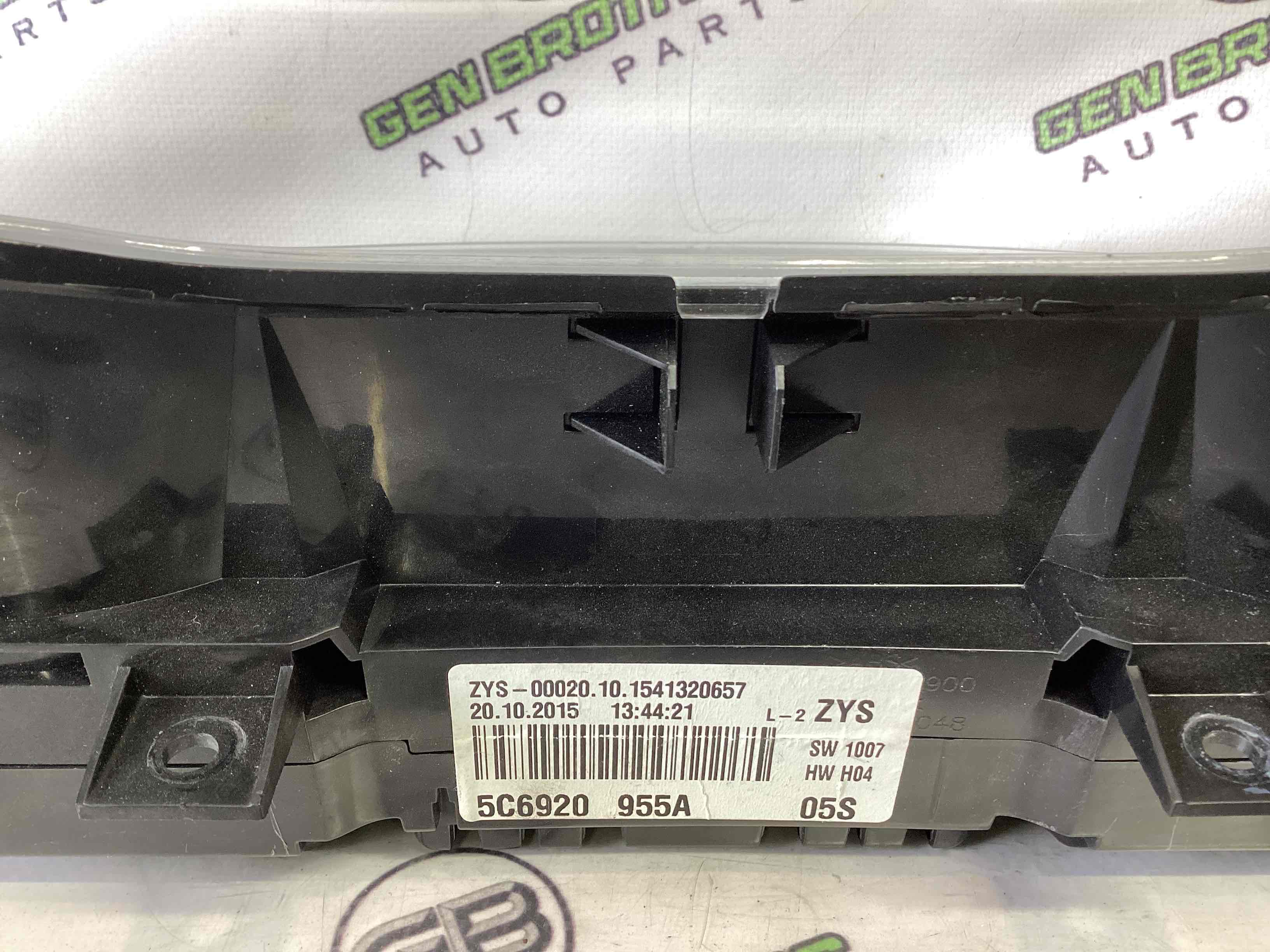 Щиток приладів панель приладів