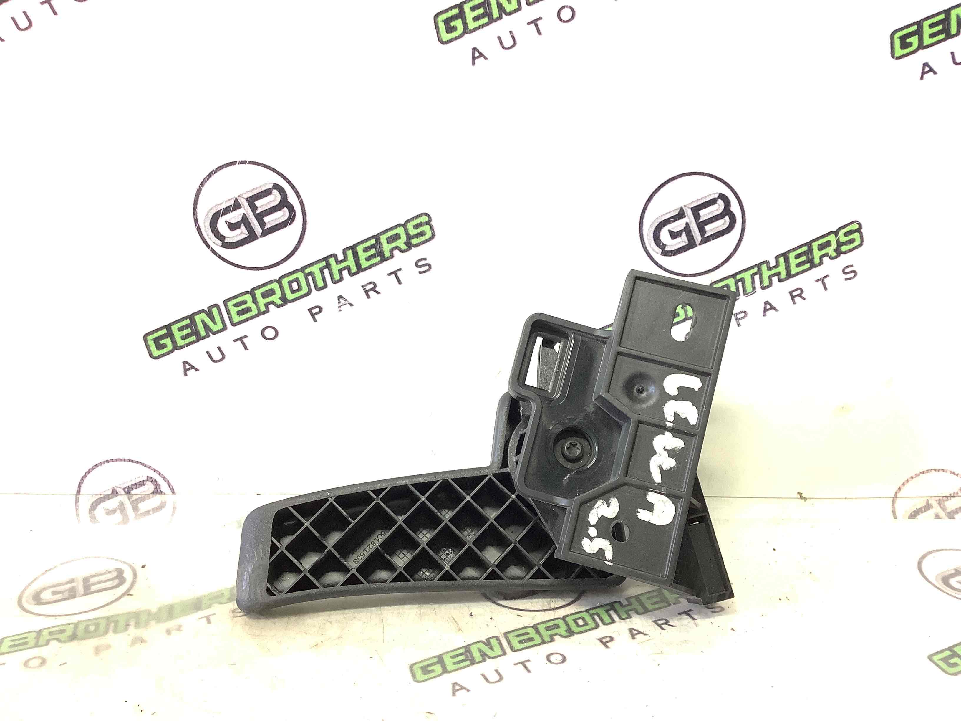 Ручка відкривання капота