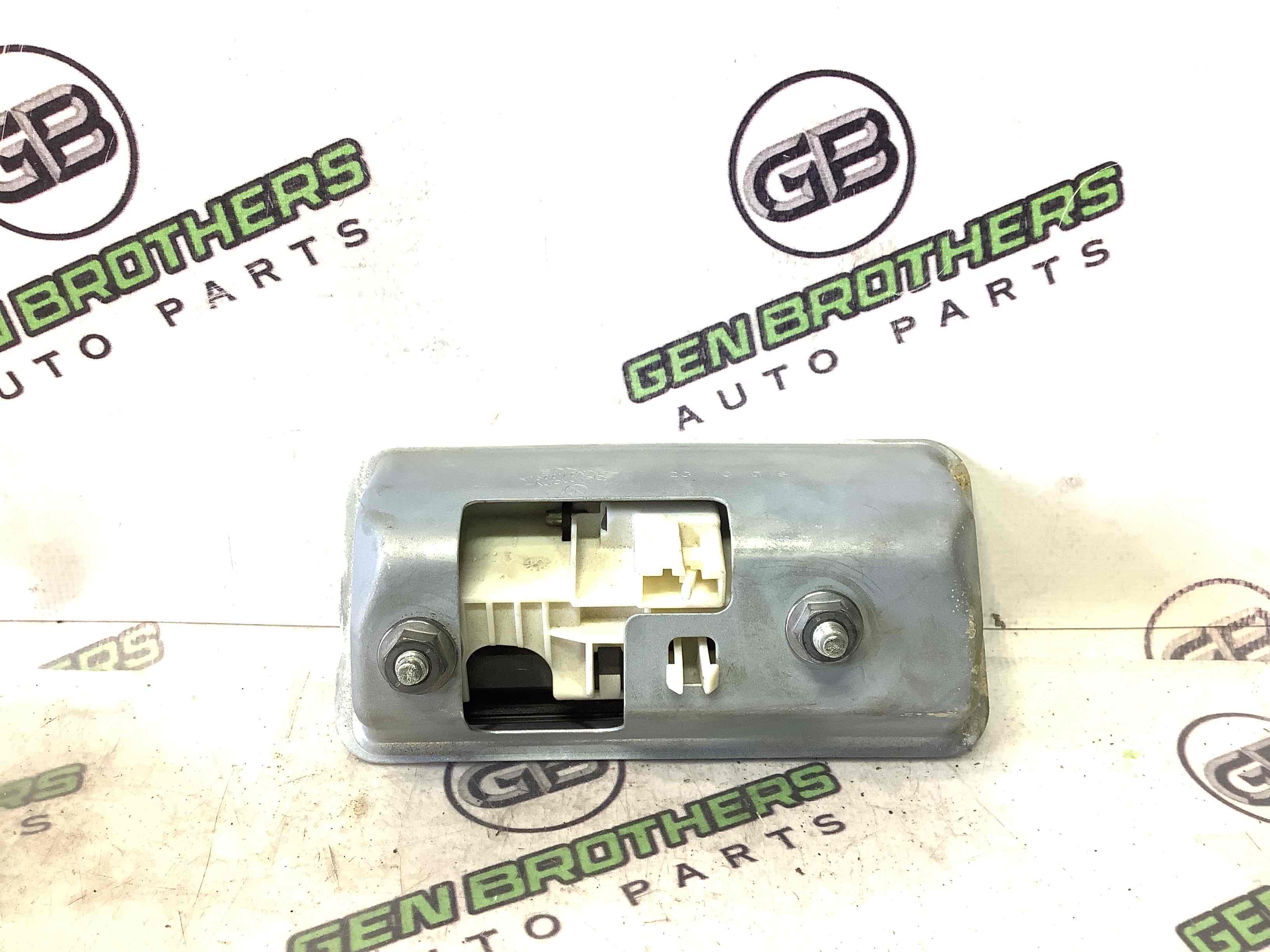 Кнопка відкриття багажника