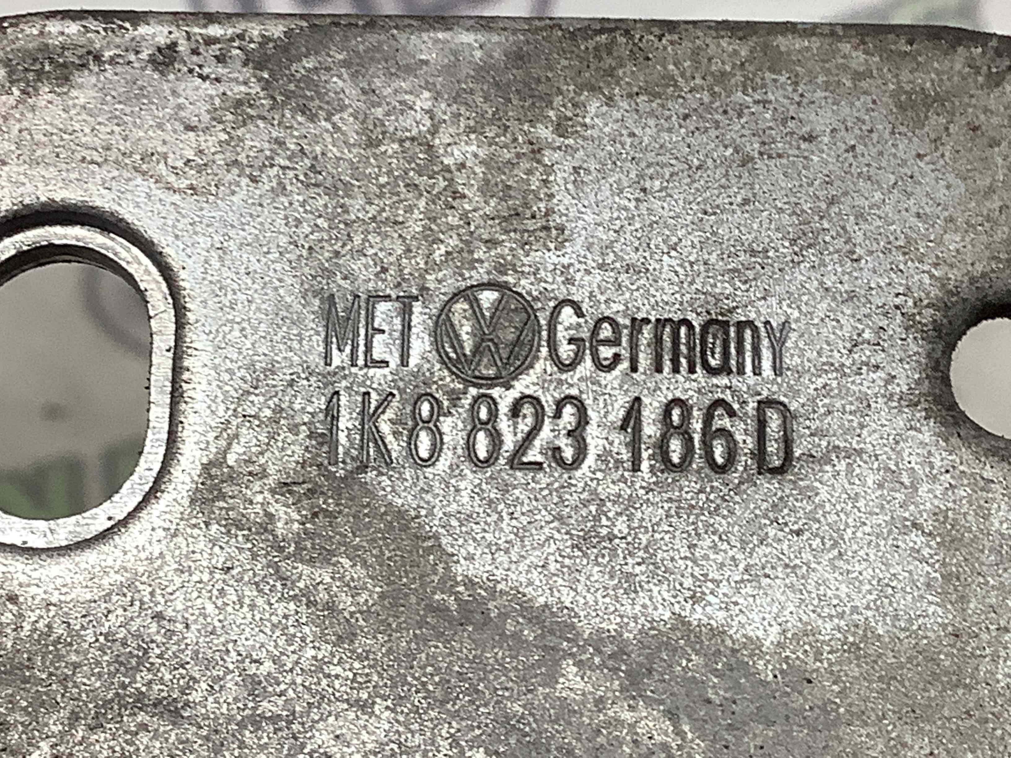 Замок капота, трос капота