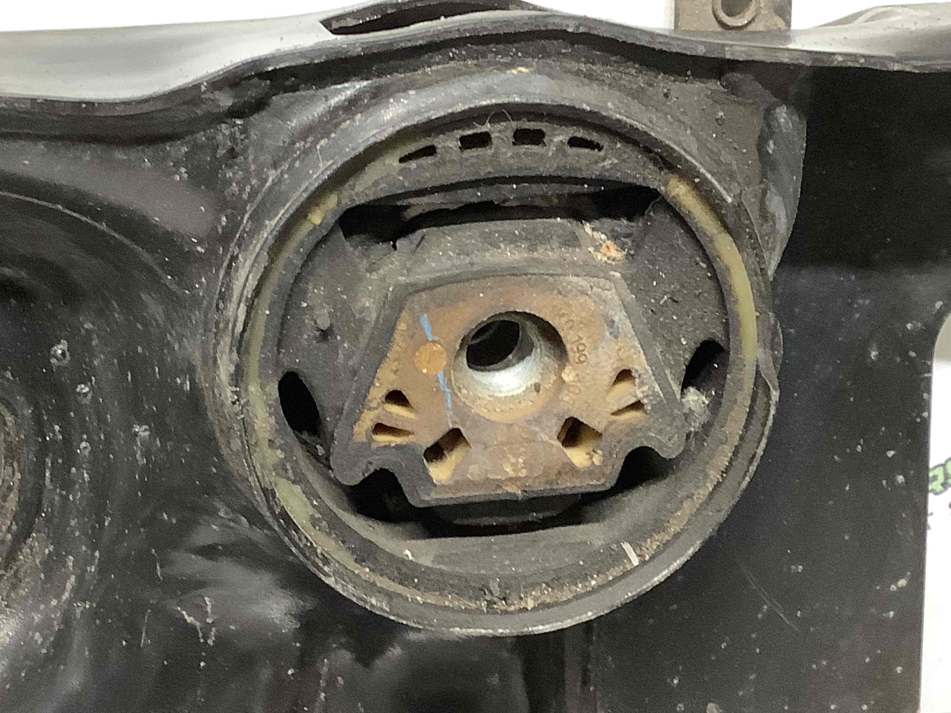 Балка підвіски передня підрамник