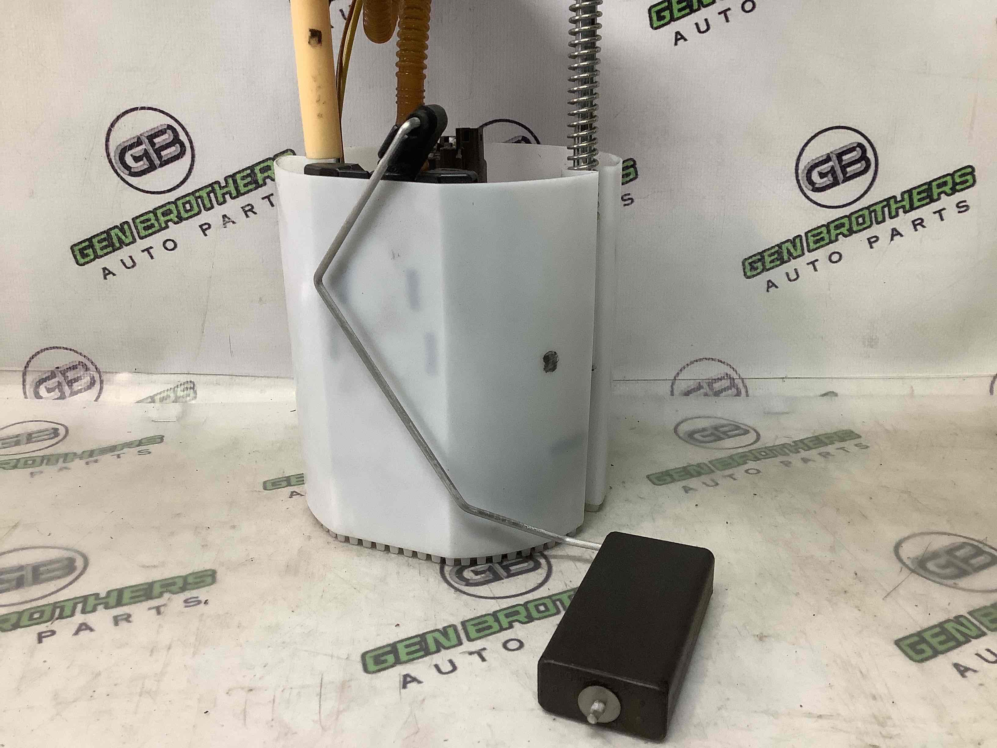 Насос паливний