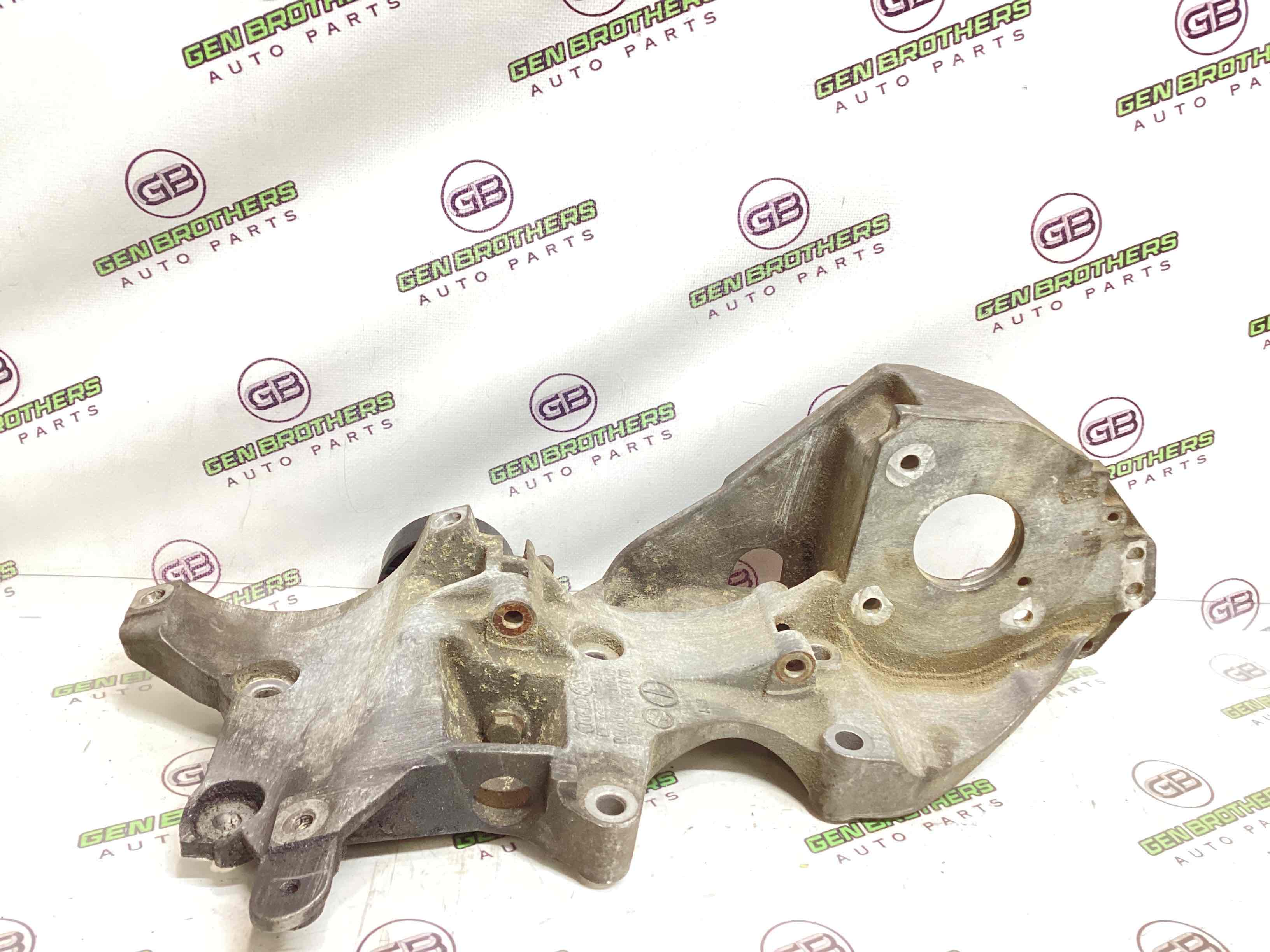 Генератор, кронштейн генератора