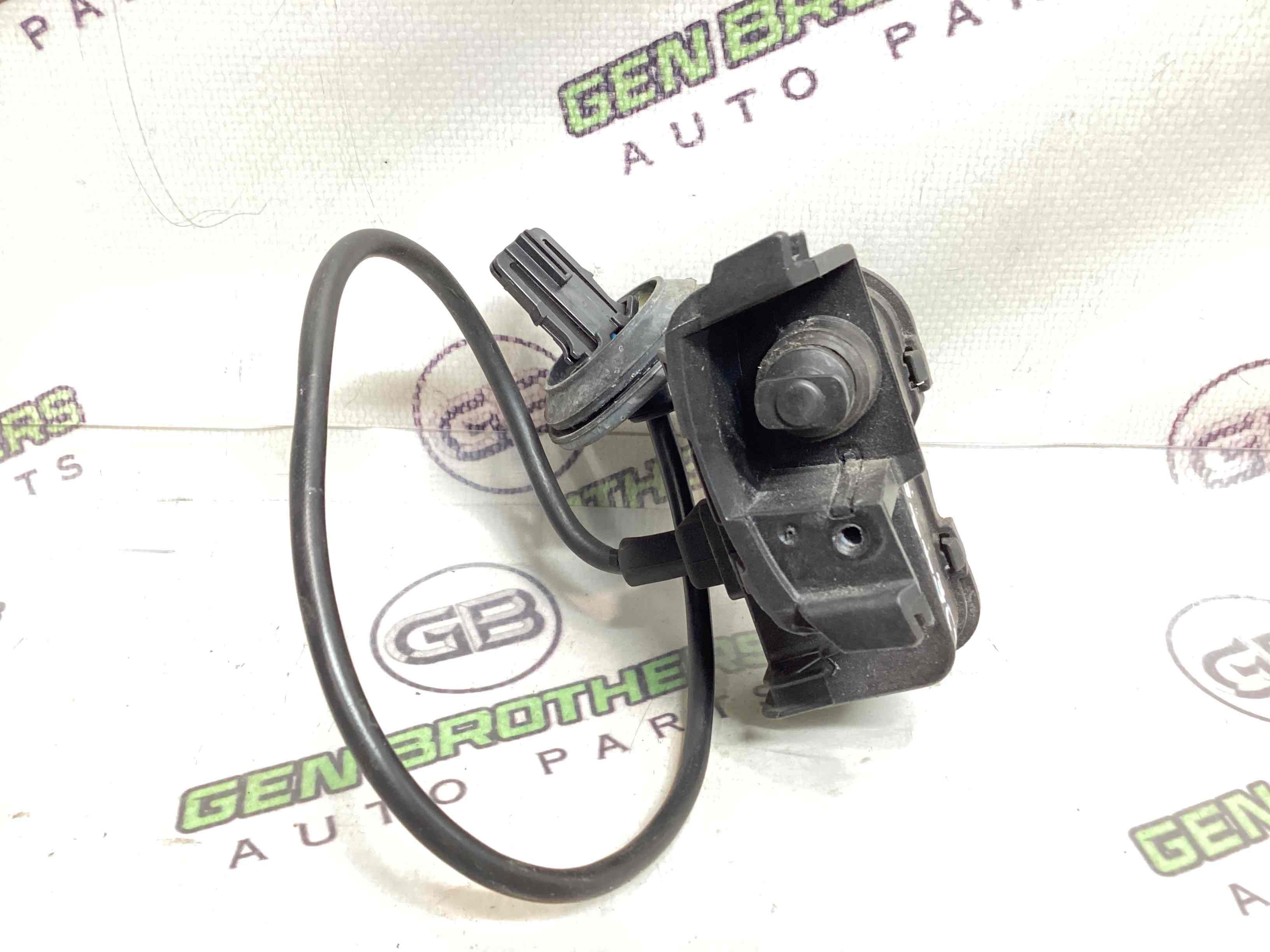 Замок лючка бензобака