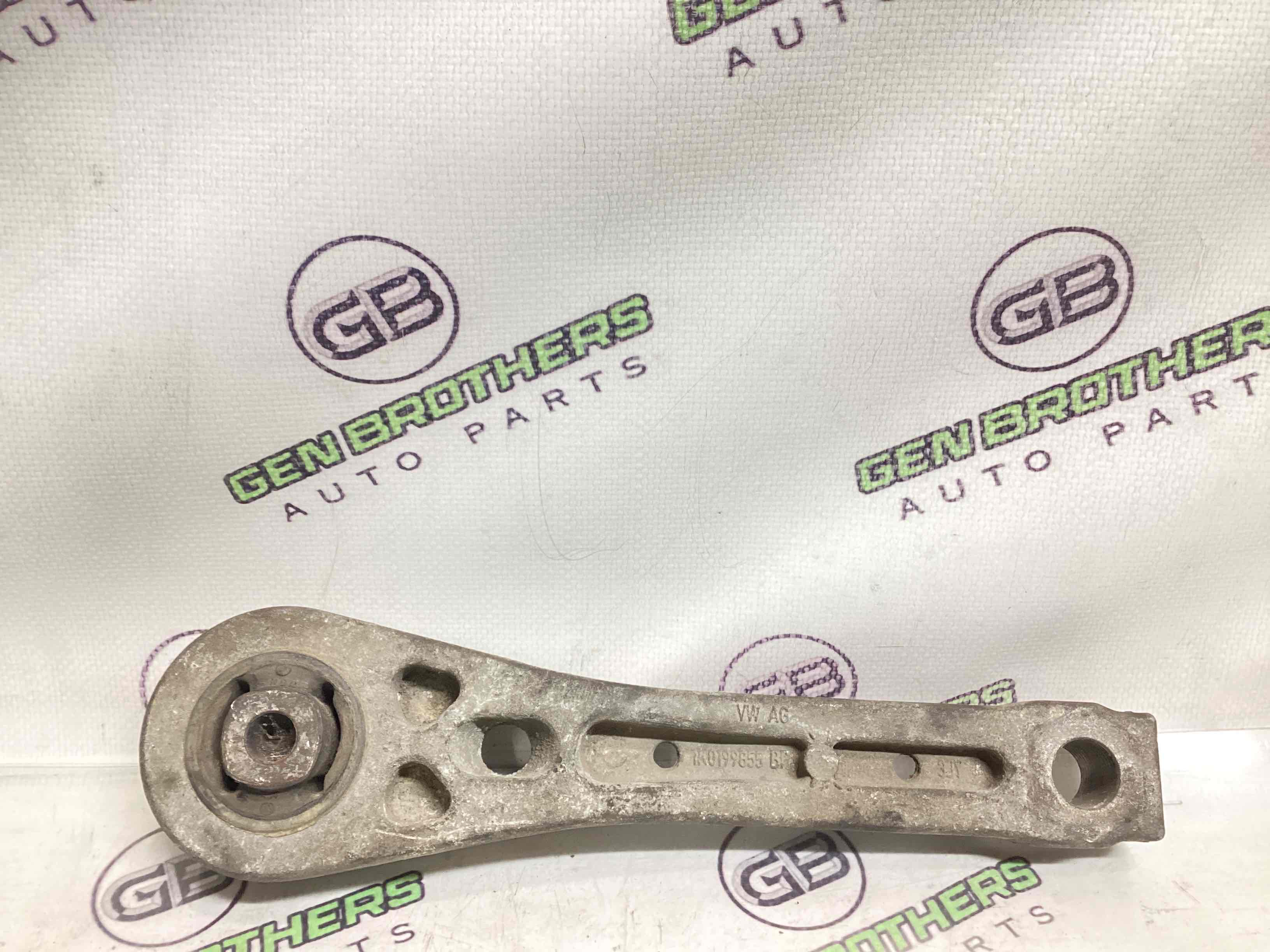 Подушка кріплення двигуна