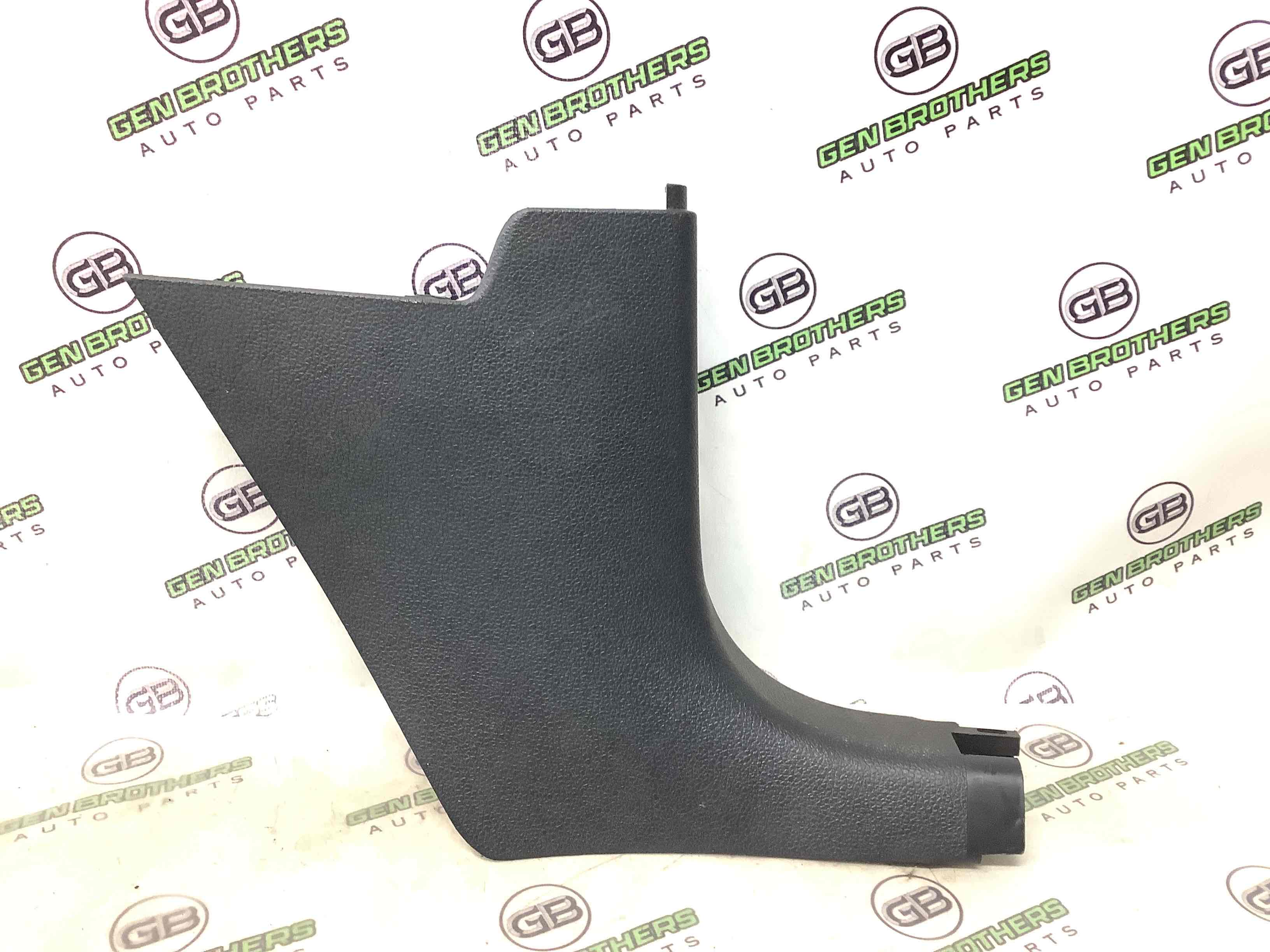 Обшивка передньої стійки права