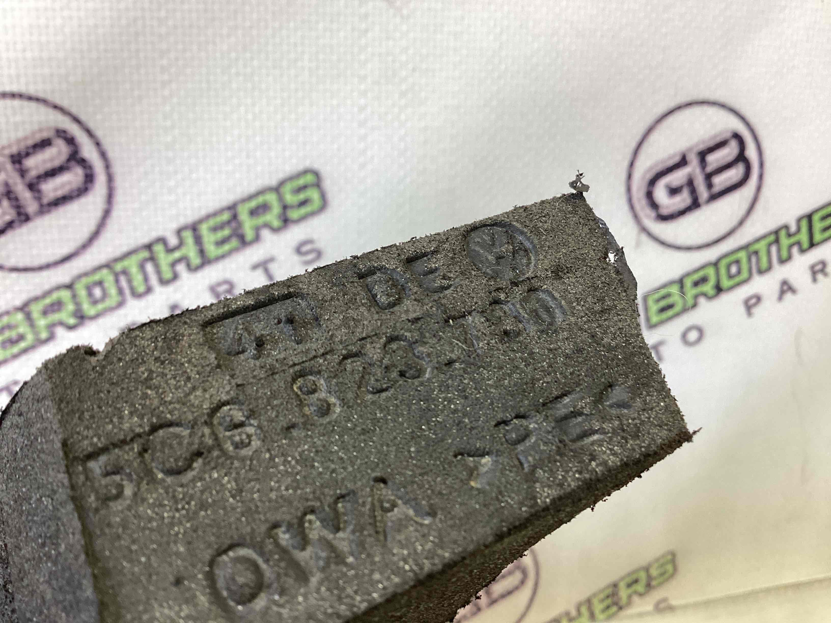 Ущільнювач капота, ізолятор, шуба