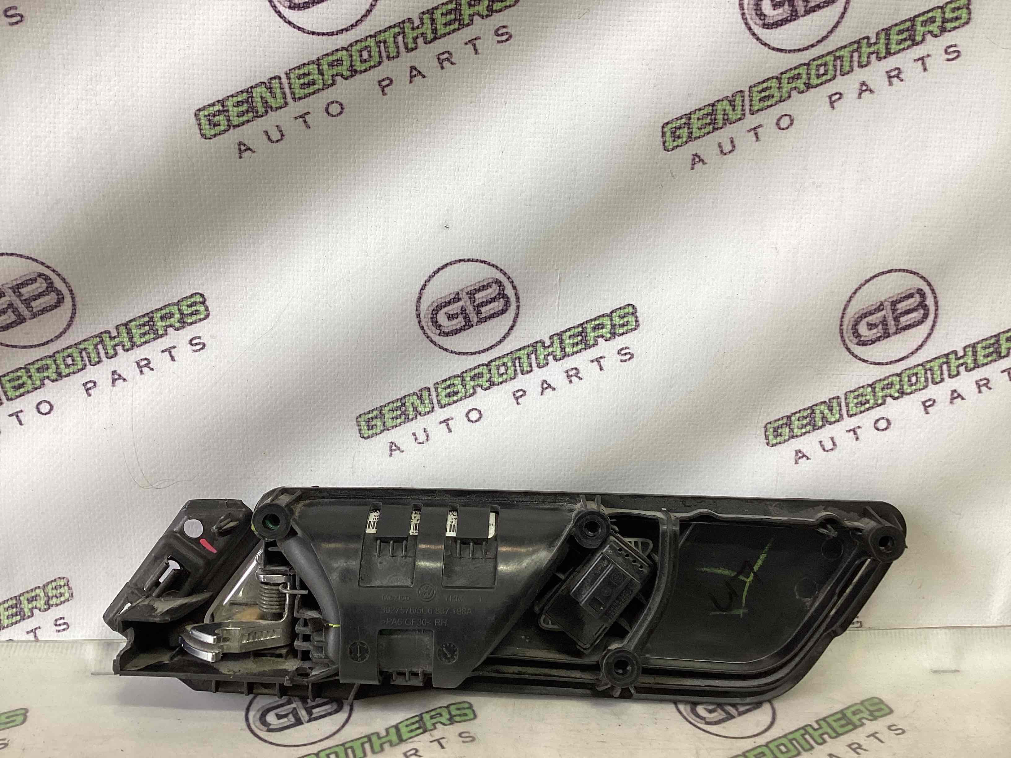 Ручка дверей салону внутрішня, поручень