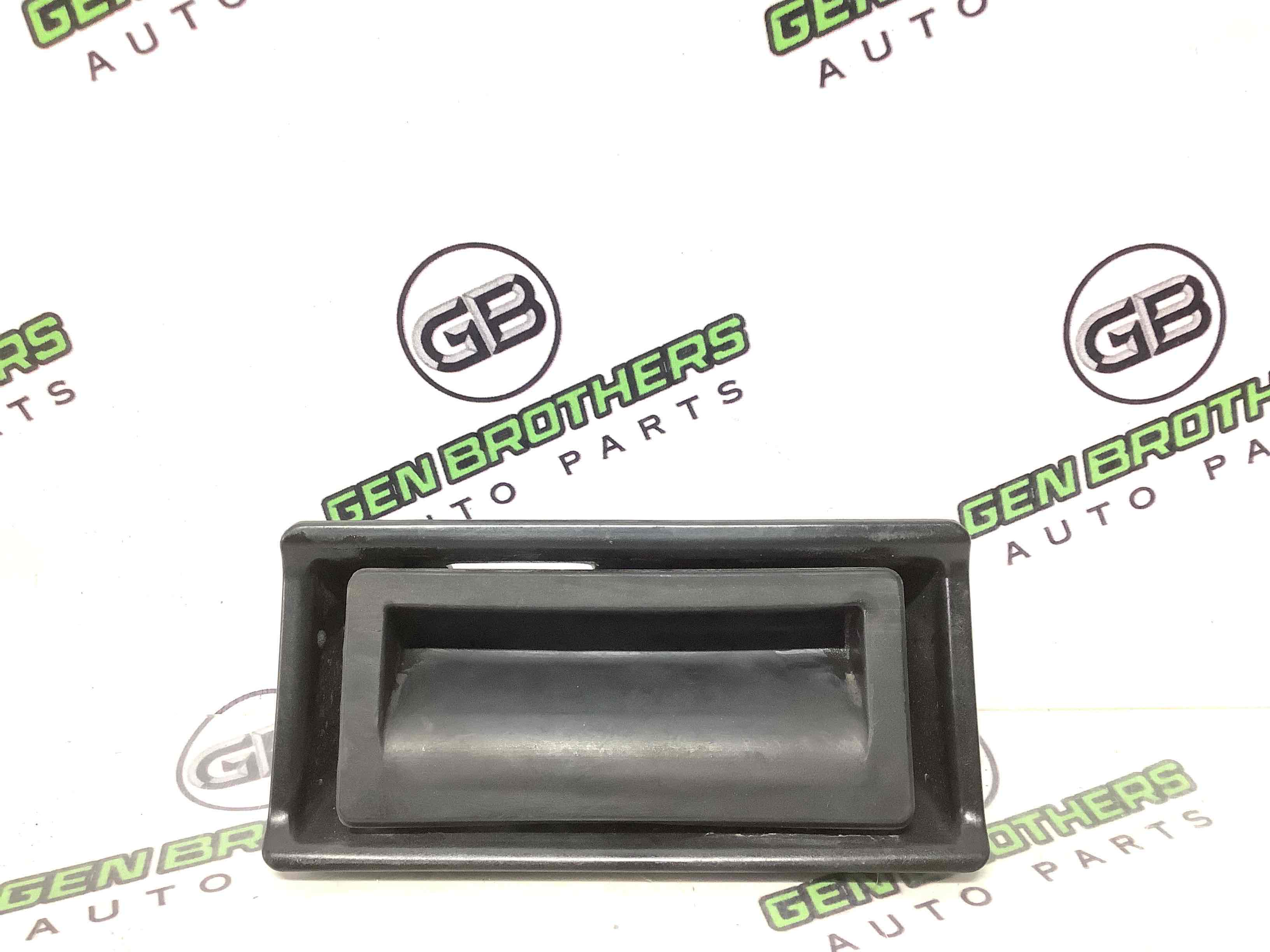 Кнопка відкриття багажника