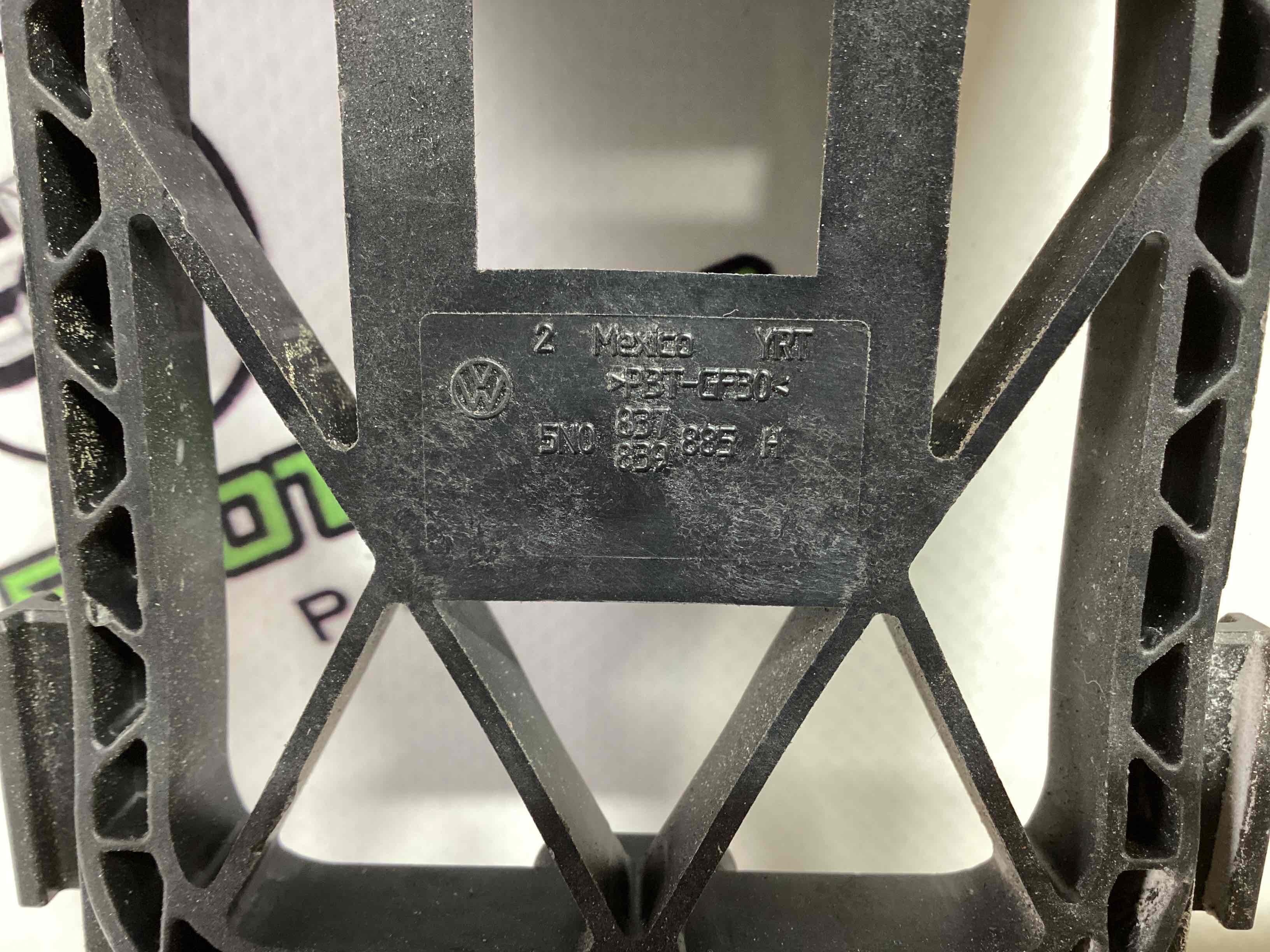 Кронштейн ручки дверей