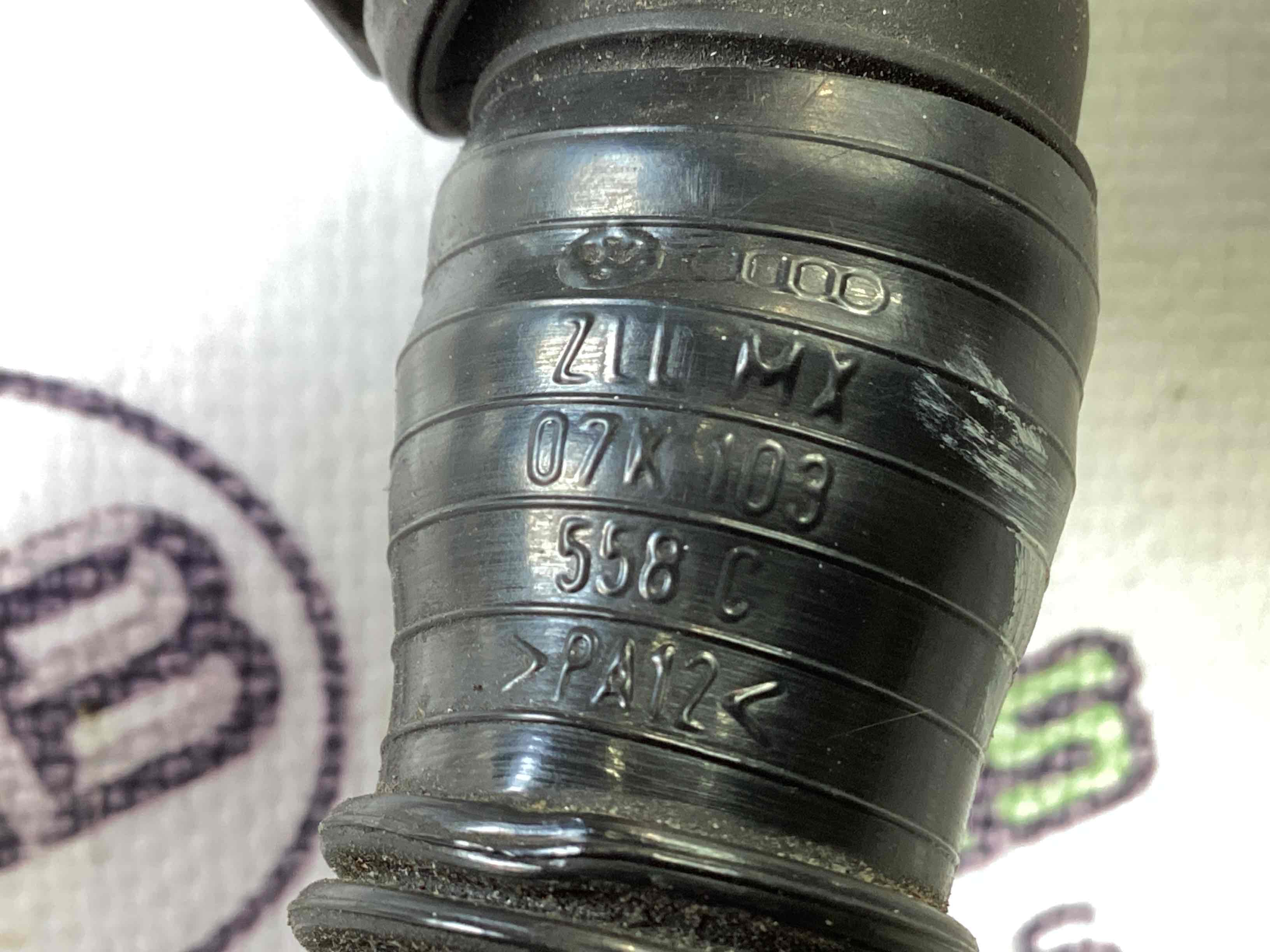 Патрубок трубопровід, шланг