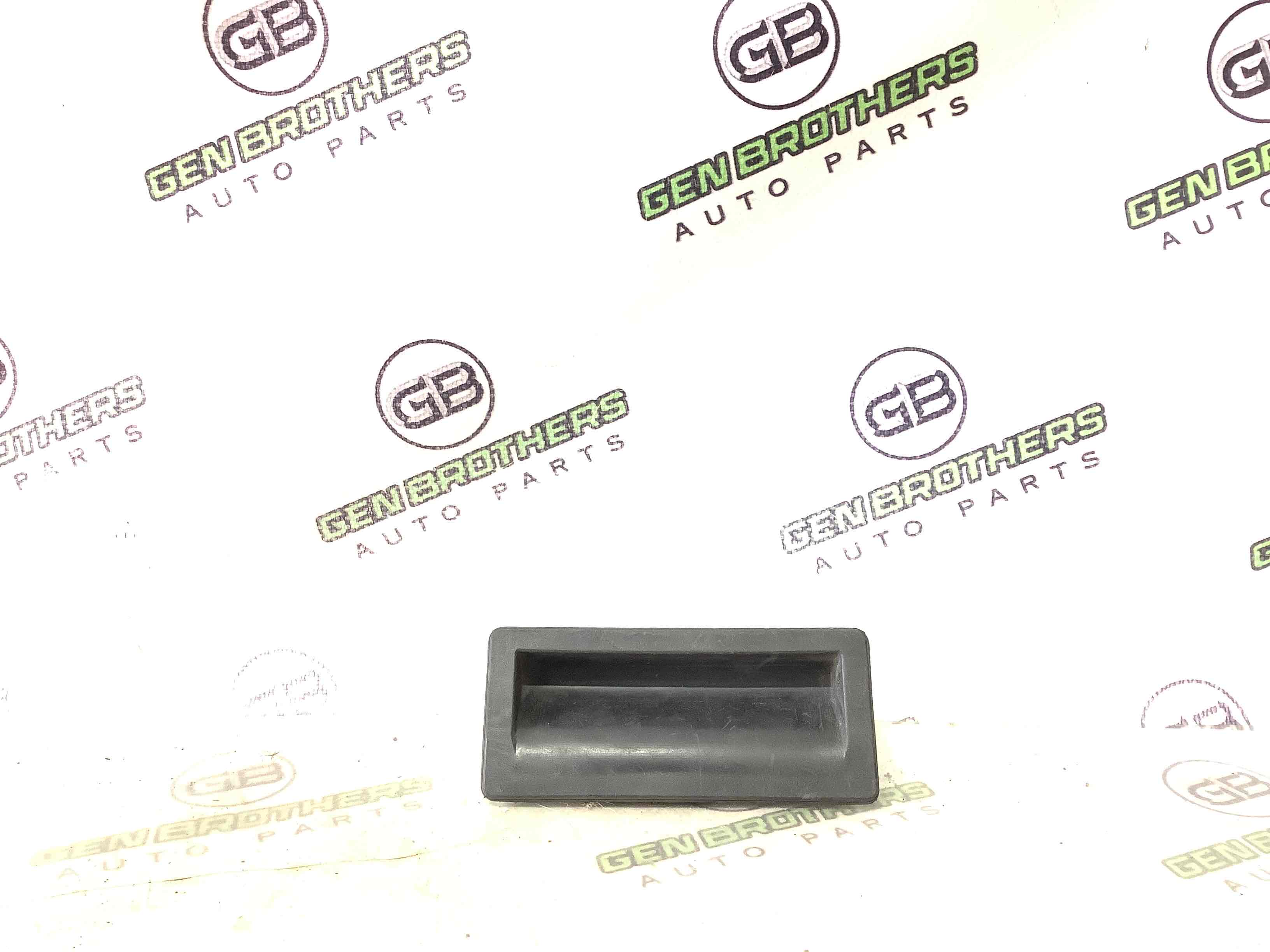 Кнопка відкриття багажника