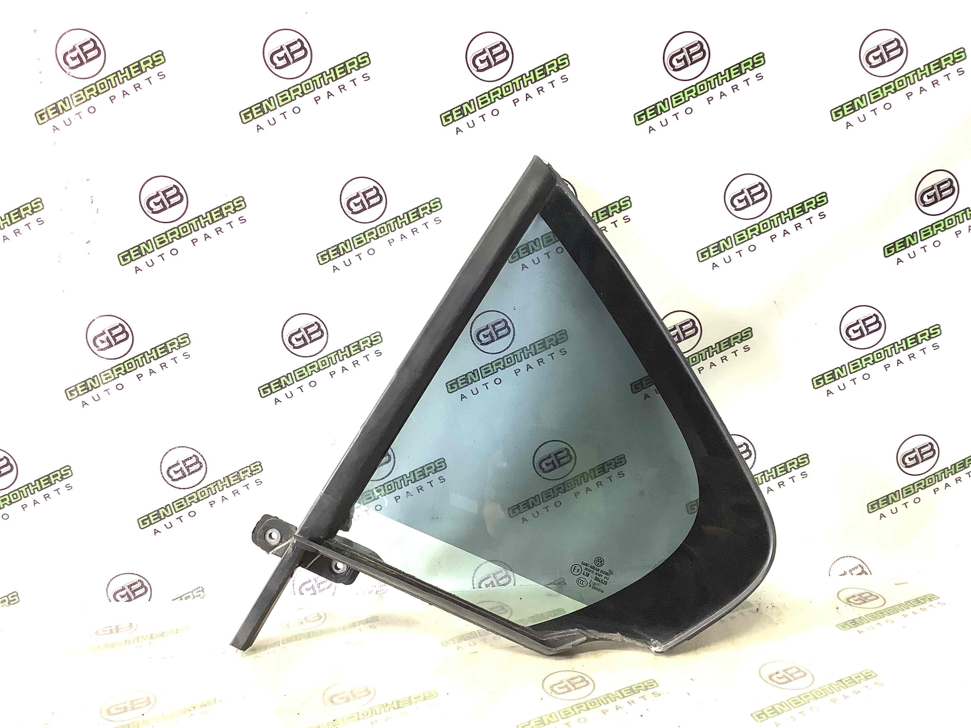 Скло дверей трикутник кватирка