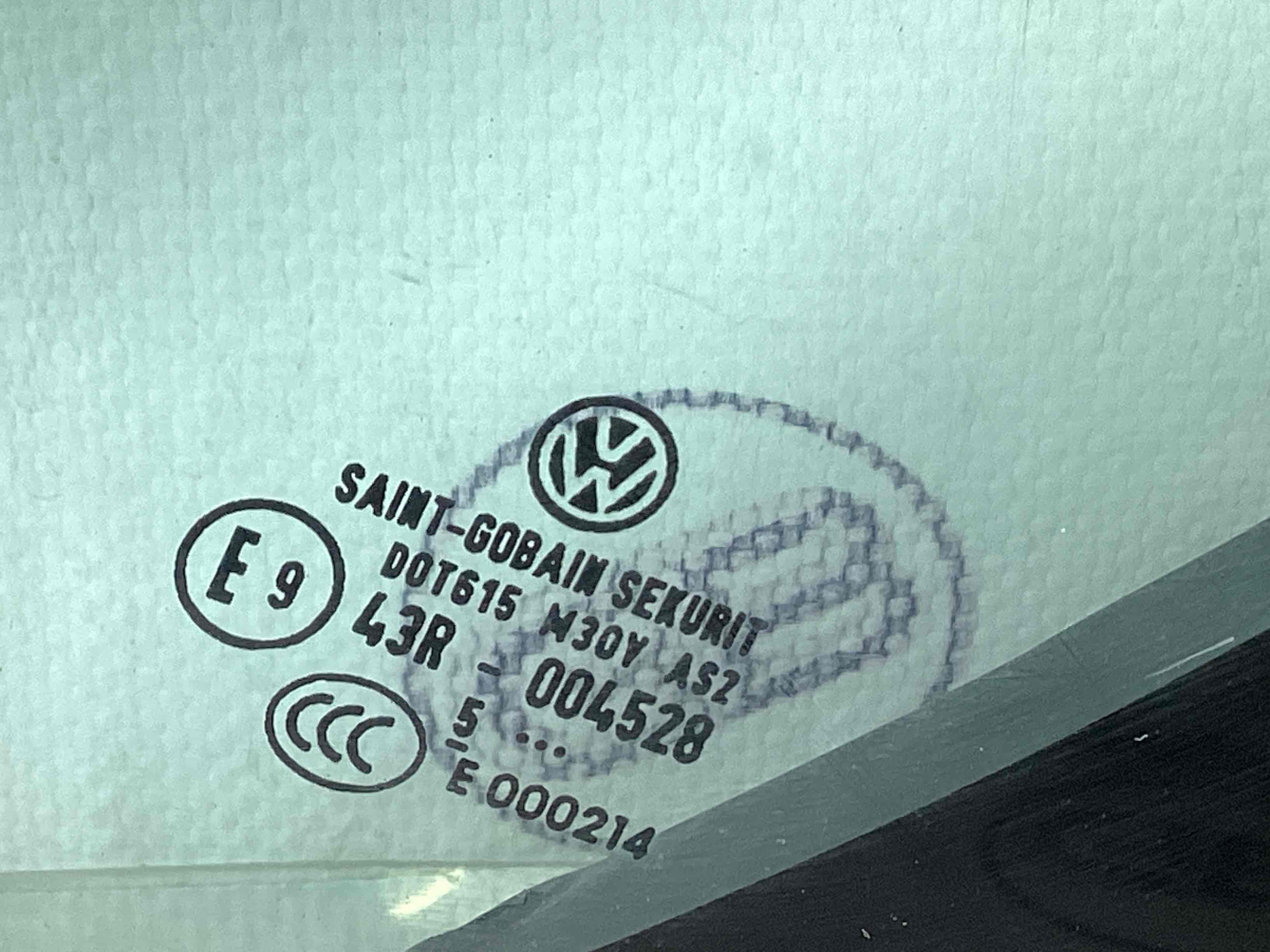 Скло дверей трикутник кватирка