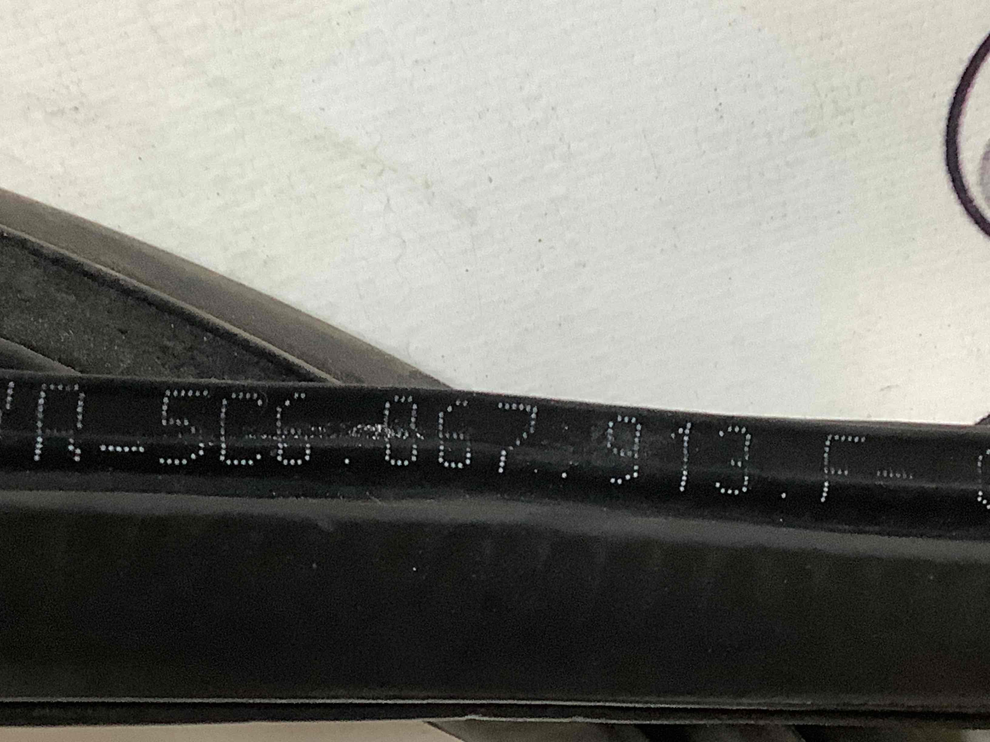 Ущільнювач скла, двері