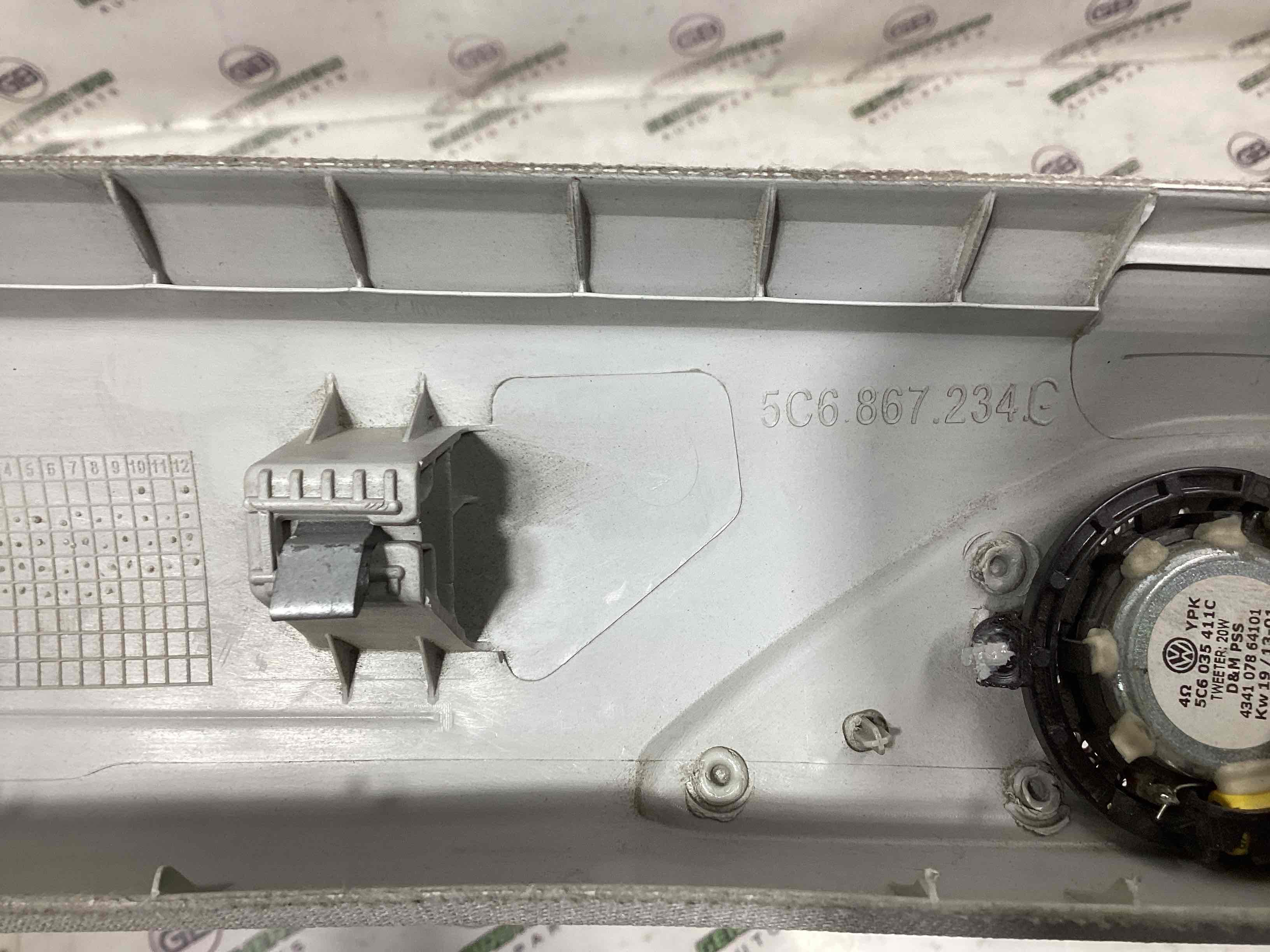 Обшивка передньої стійки права