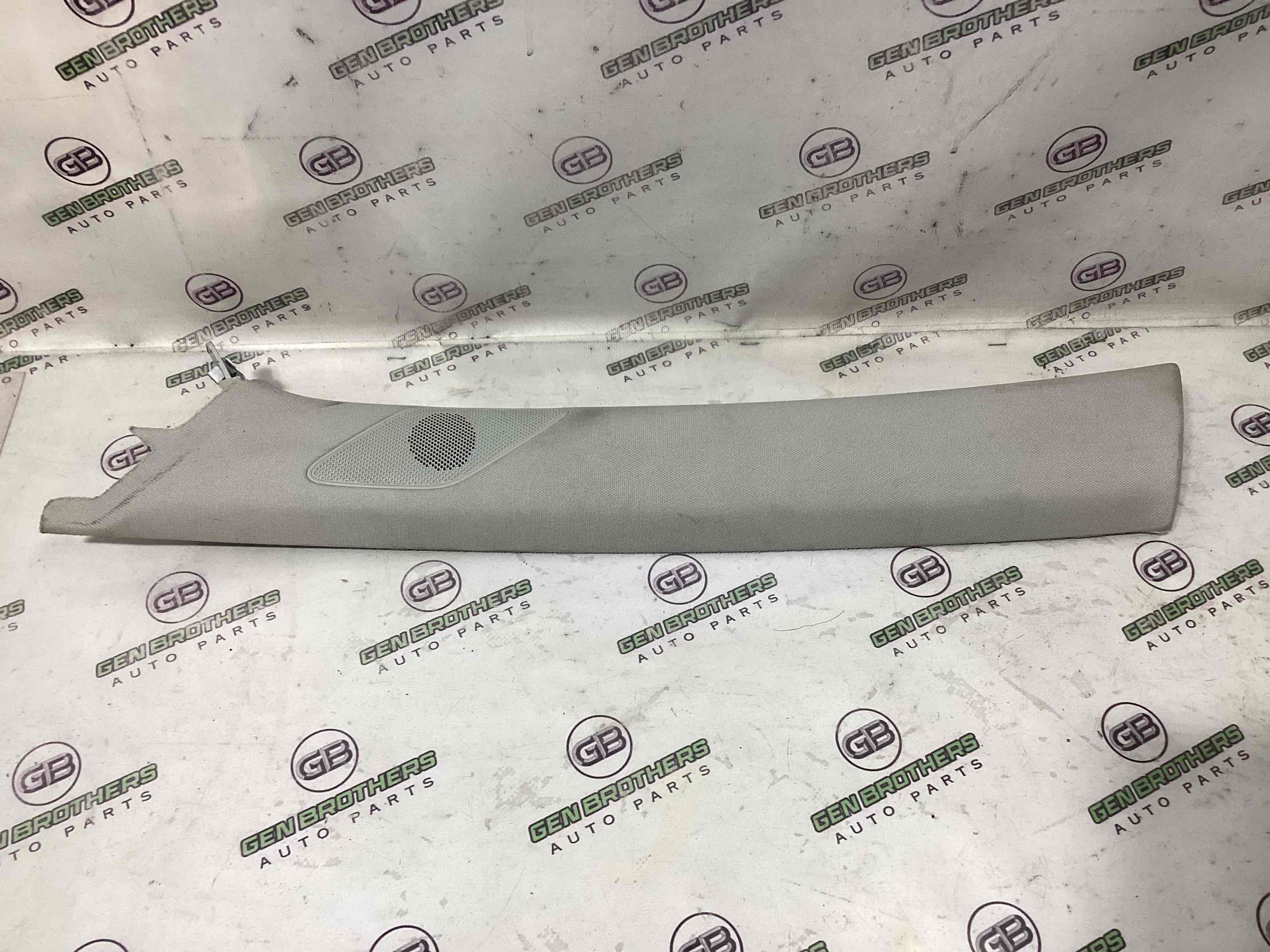 Обшивка передньої стійки ліва