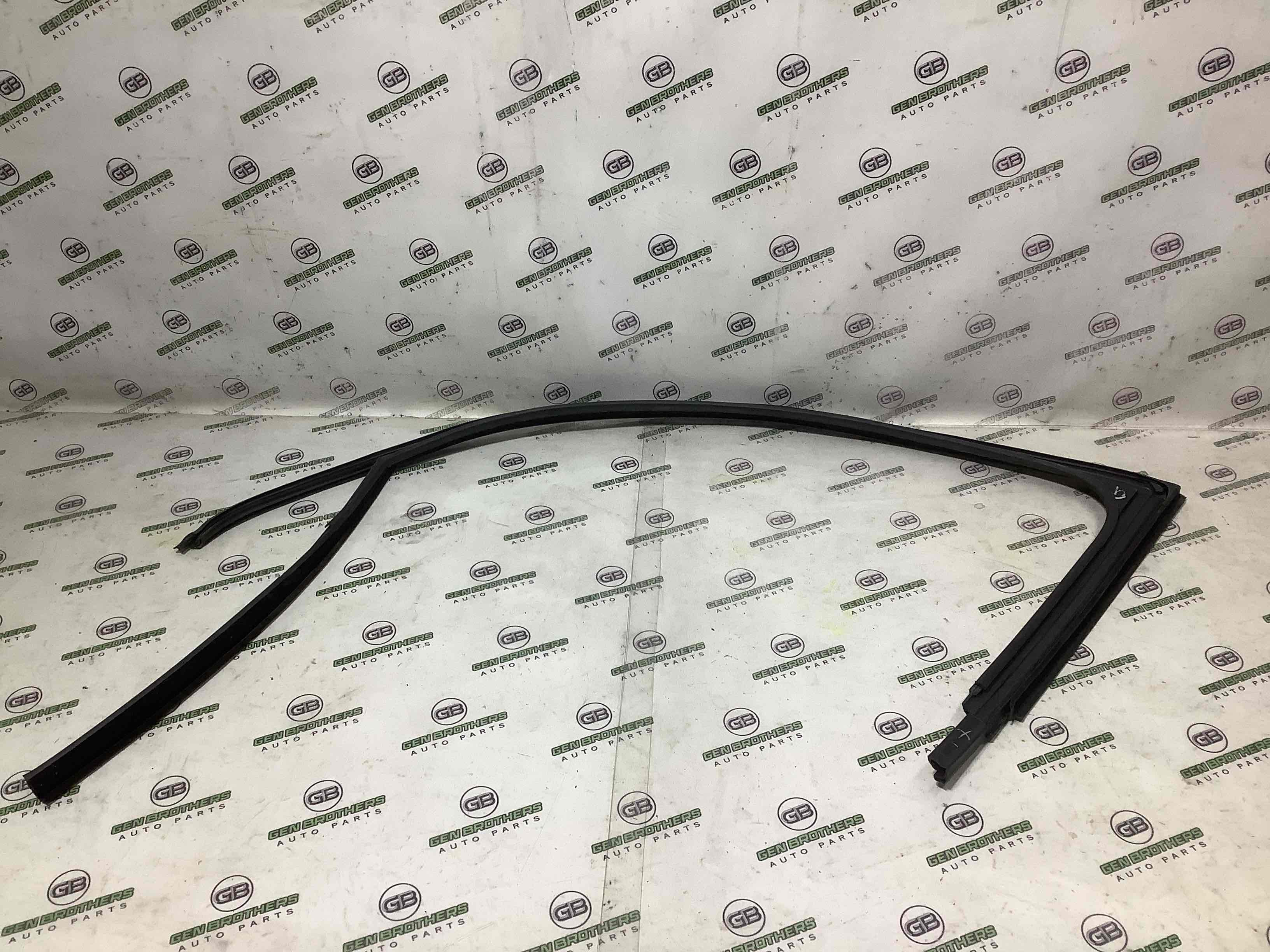 Ущільнювач скла, двері