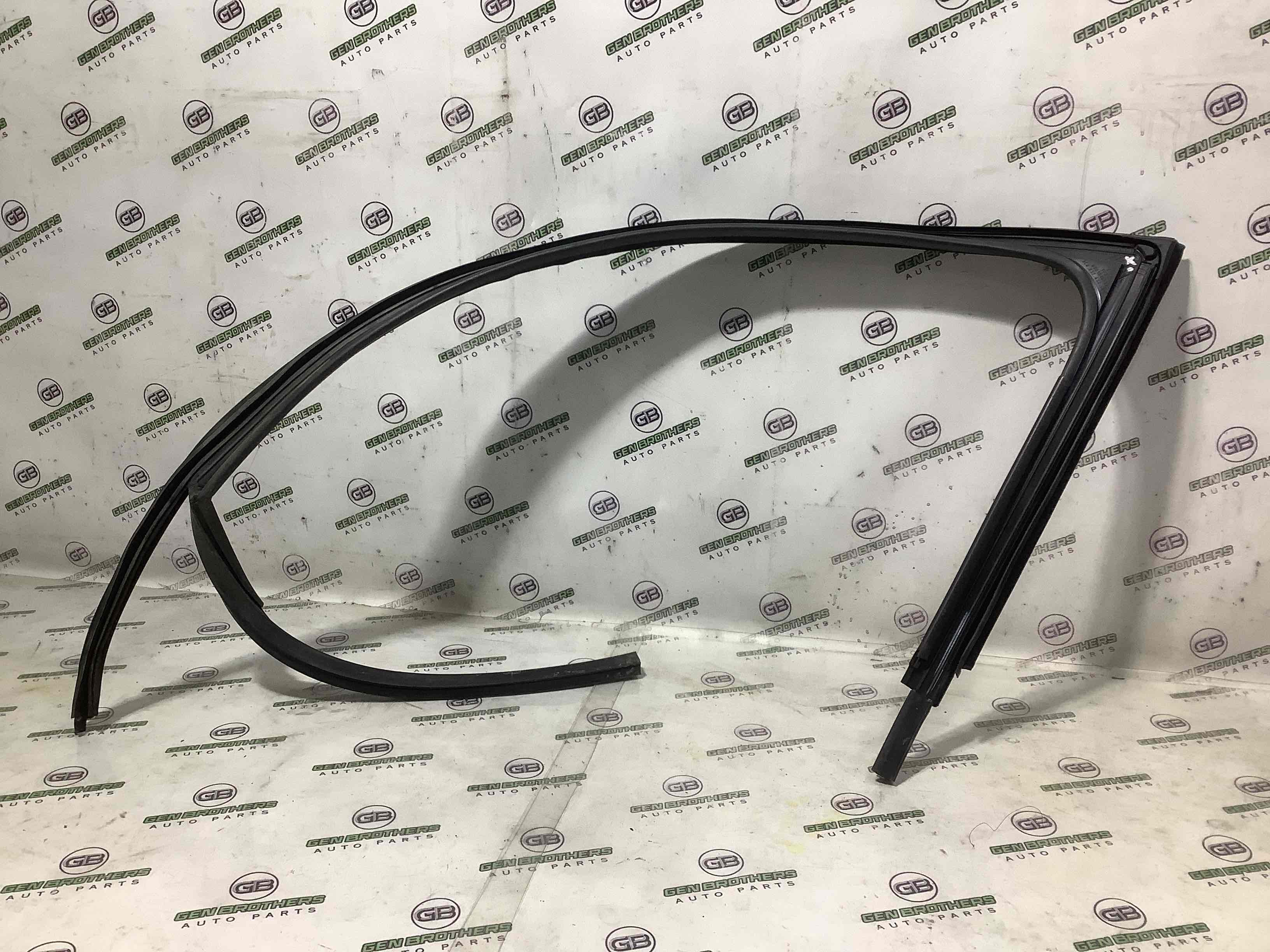 Ущільнювач скла, двері