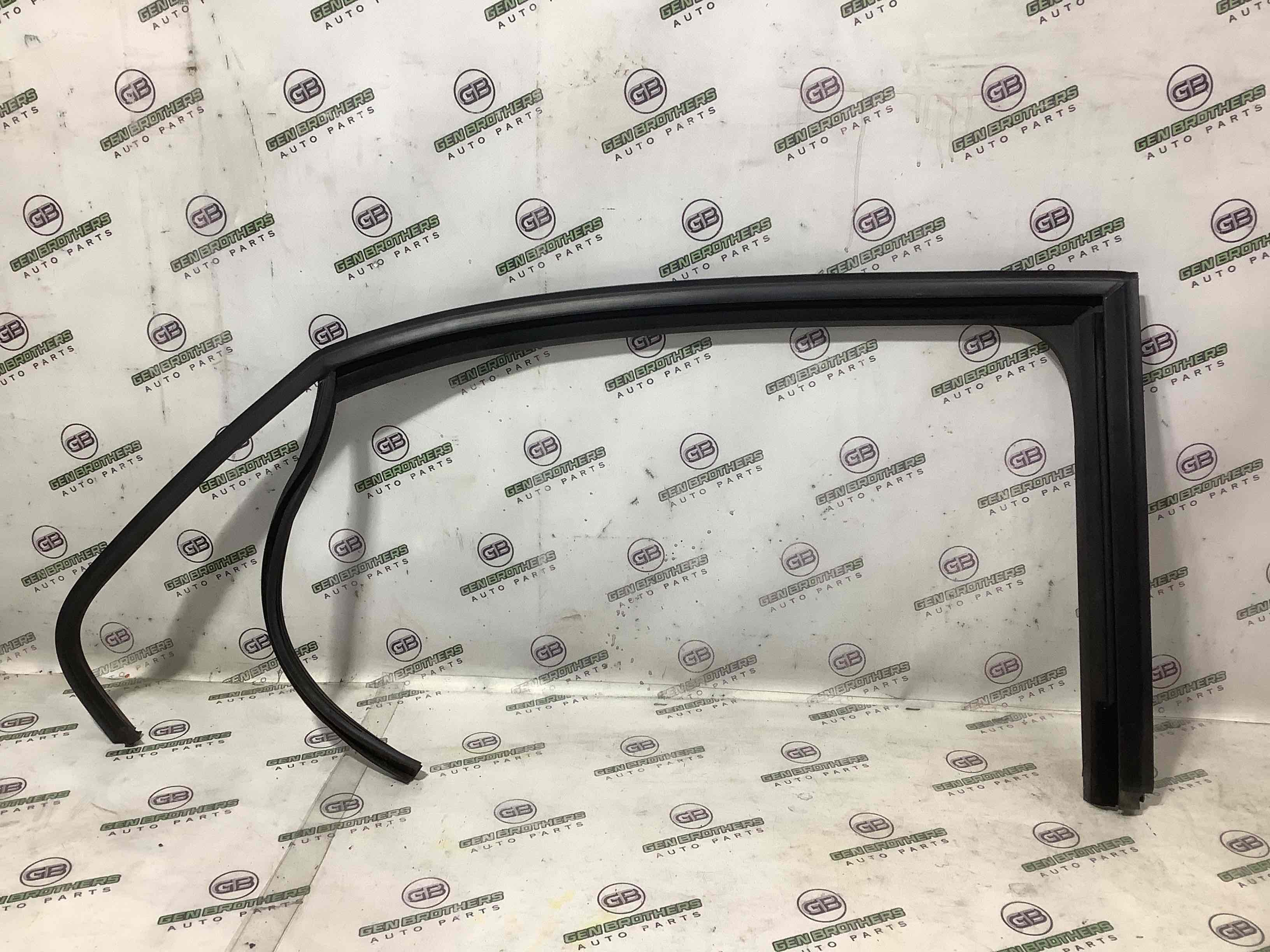 Ущільнювач скла, двері