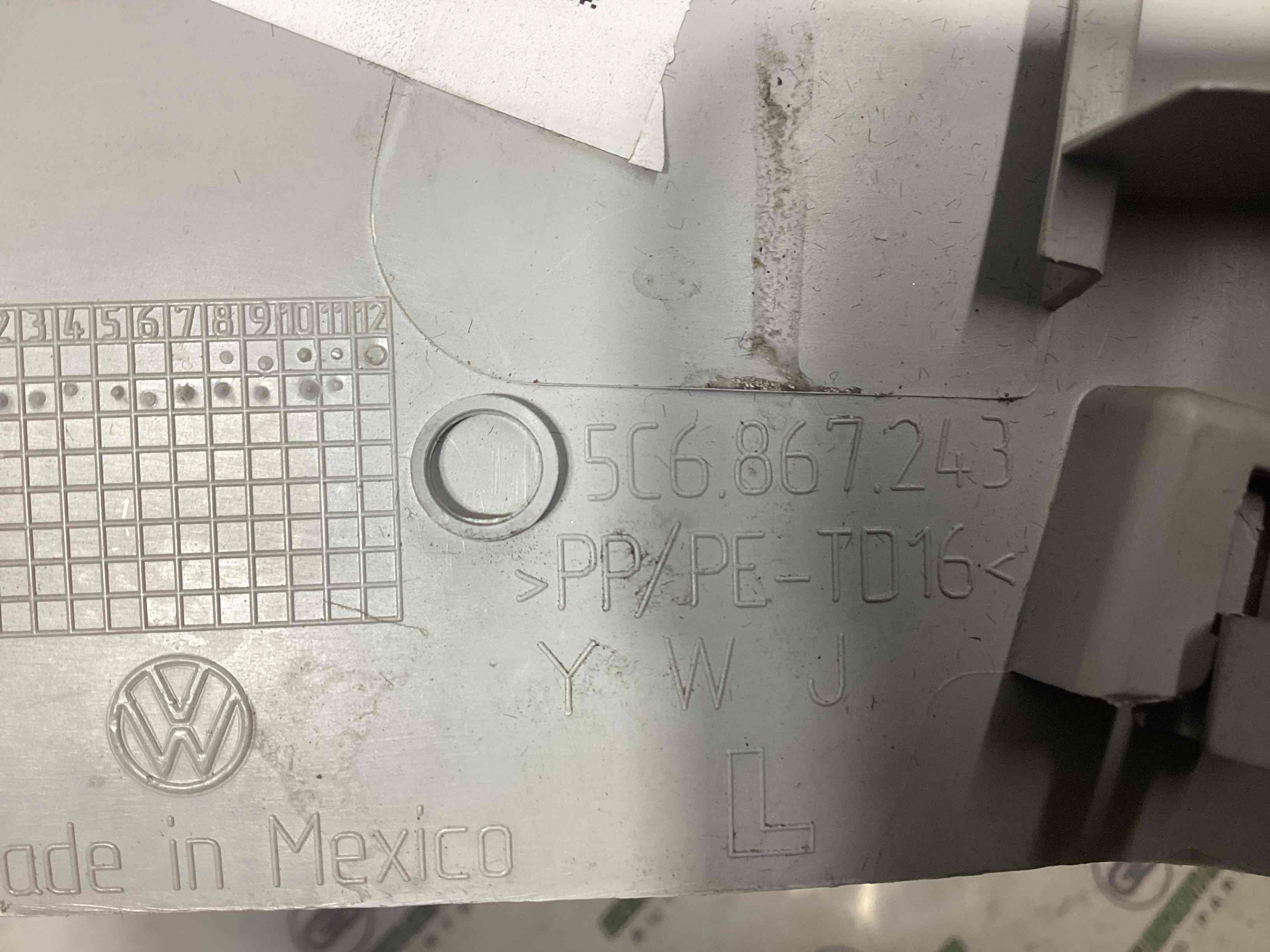 Обшивка центральної стійки ліва