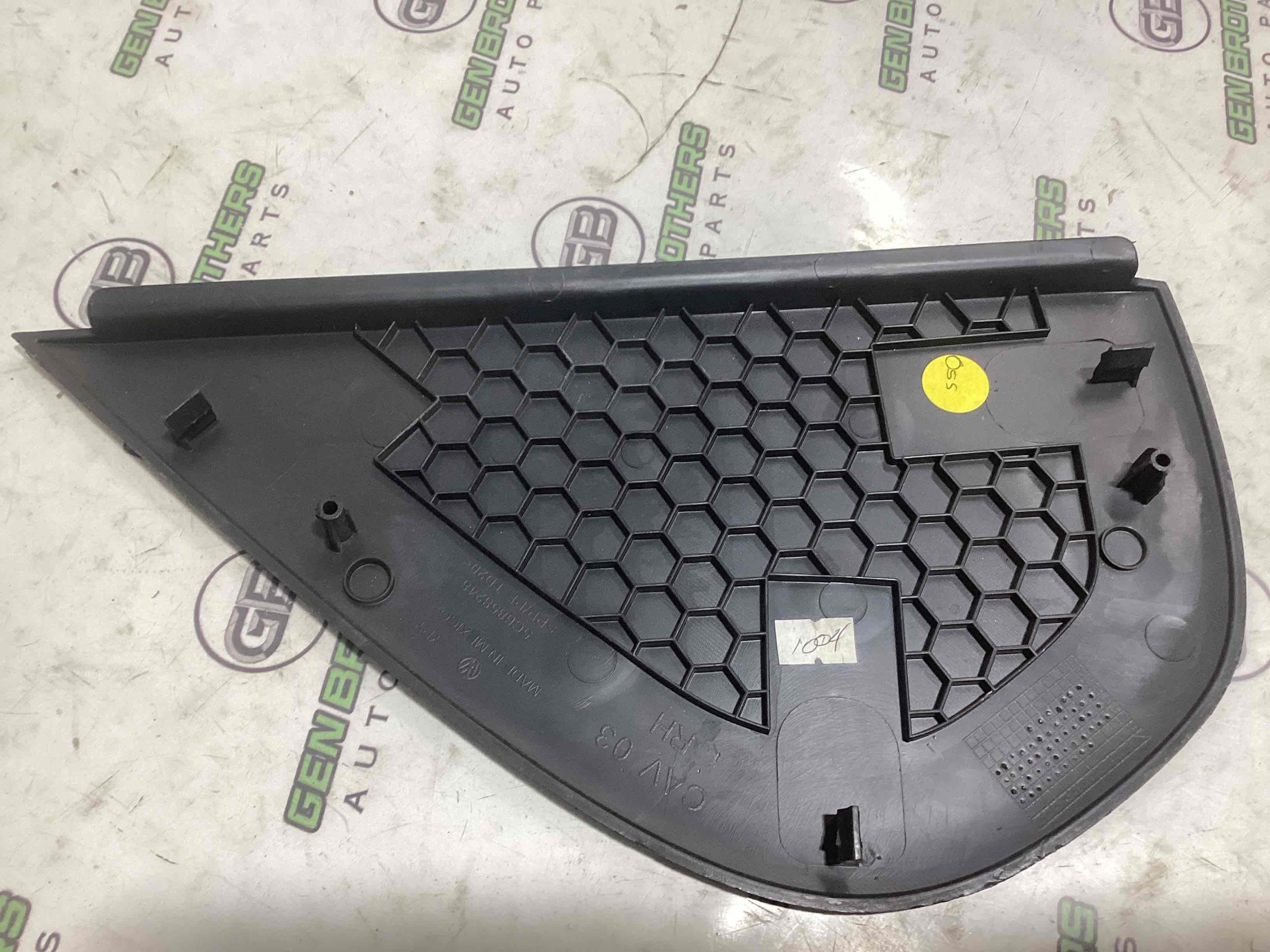 Обшивка панелі приладів торпедо